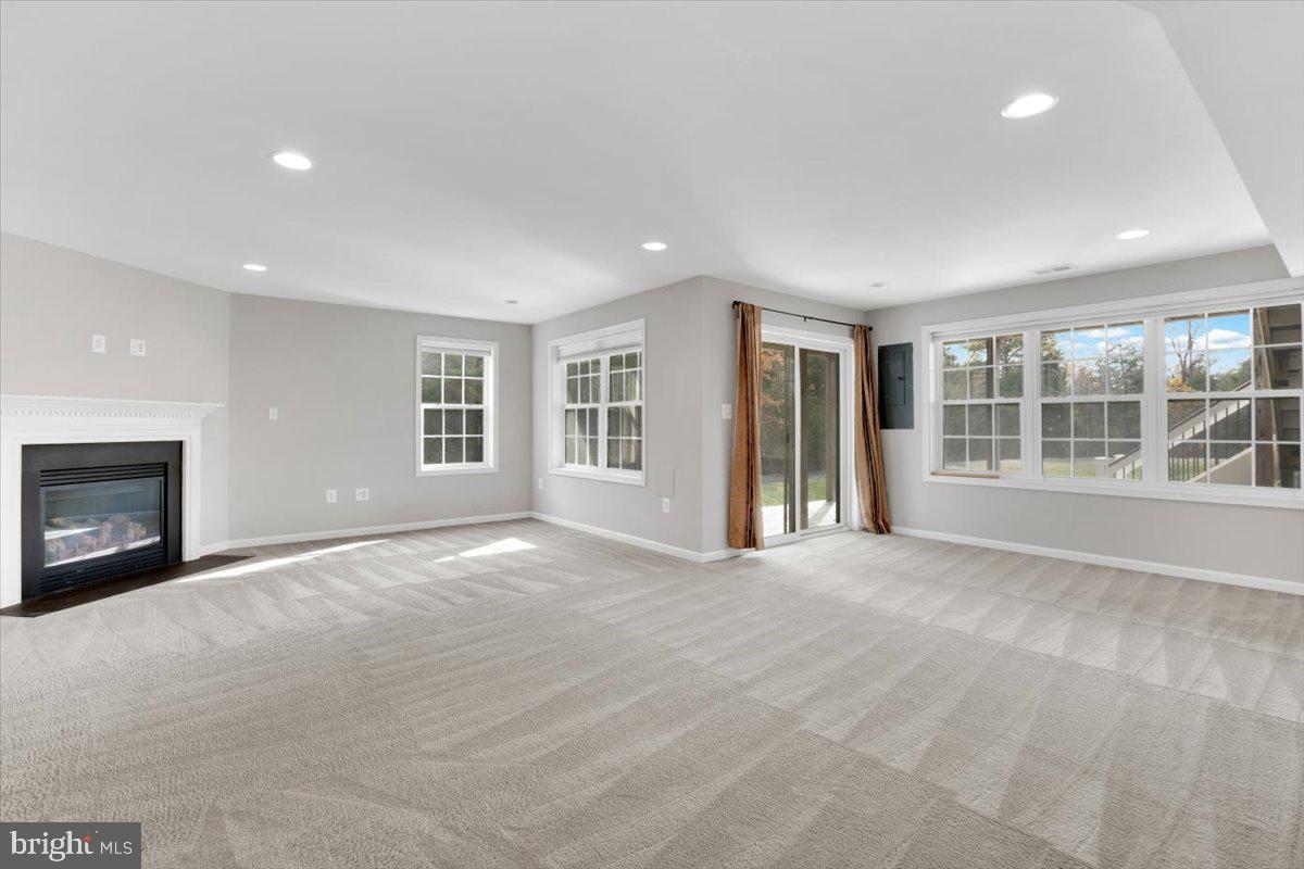 STRATSHIRE CROSSING - Residential Lease