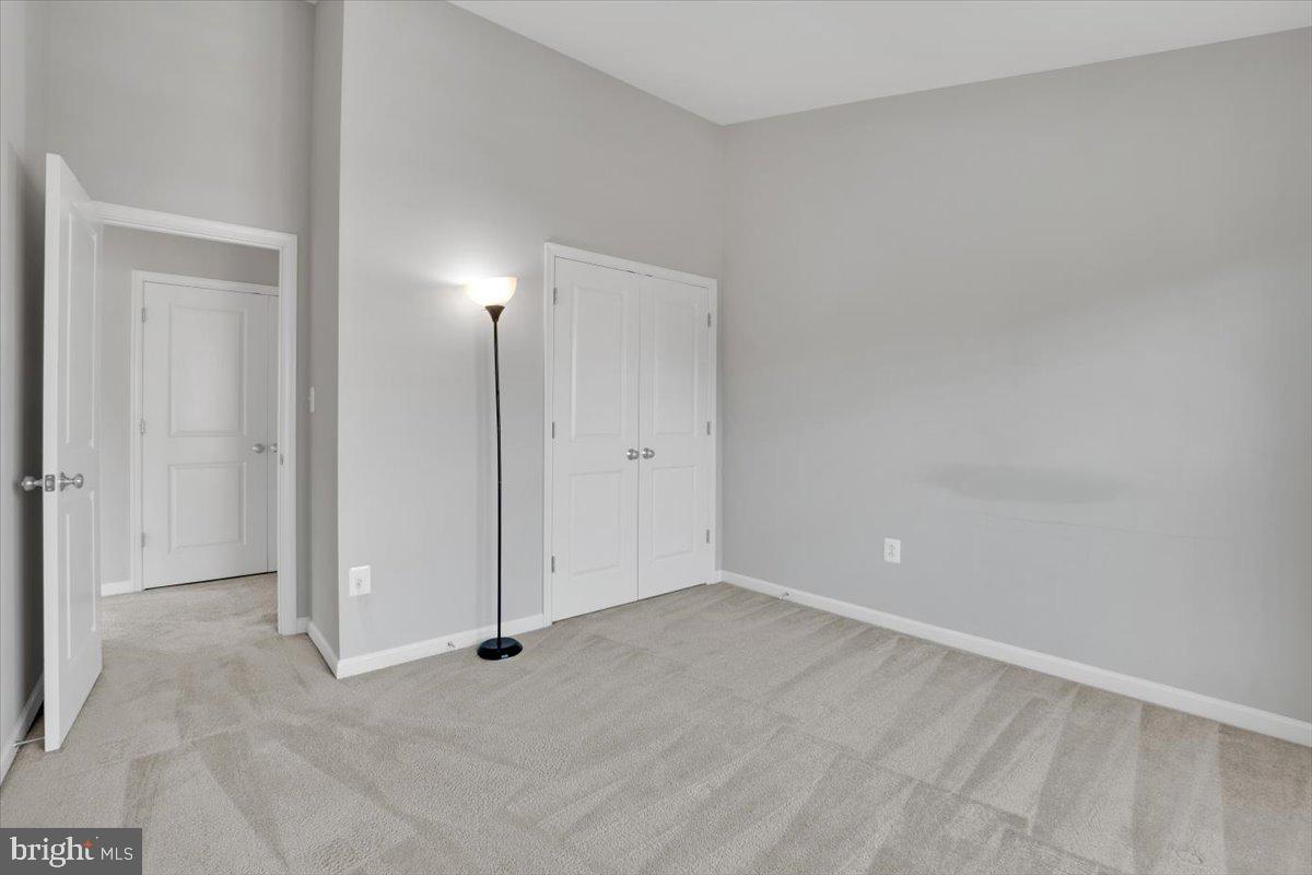 STRATSHIRE CROSSING - Residential Lease