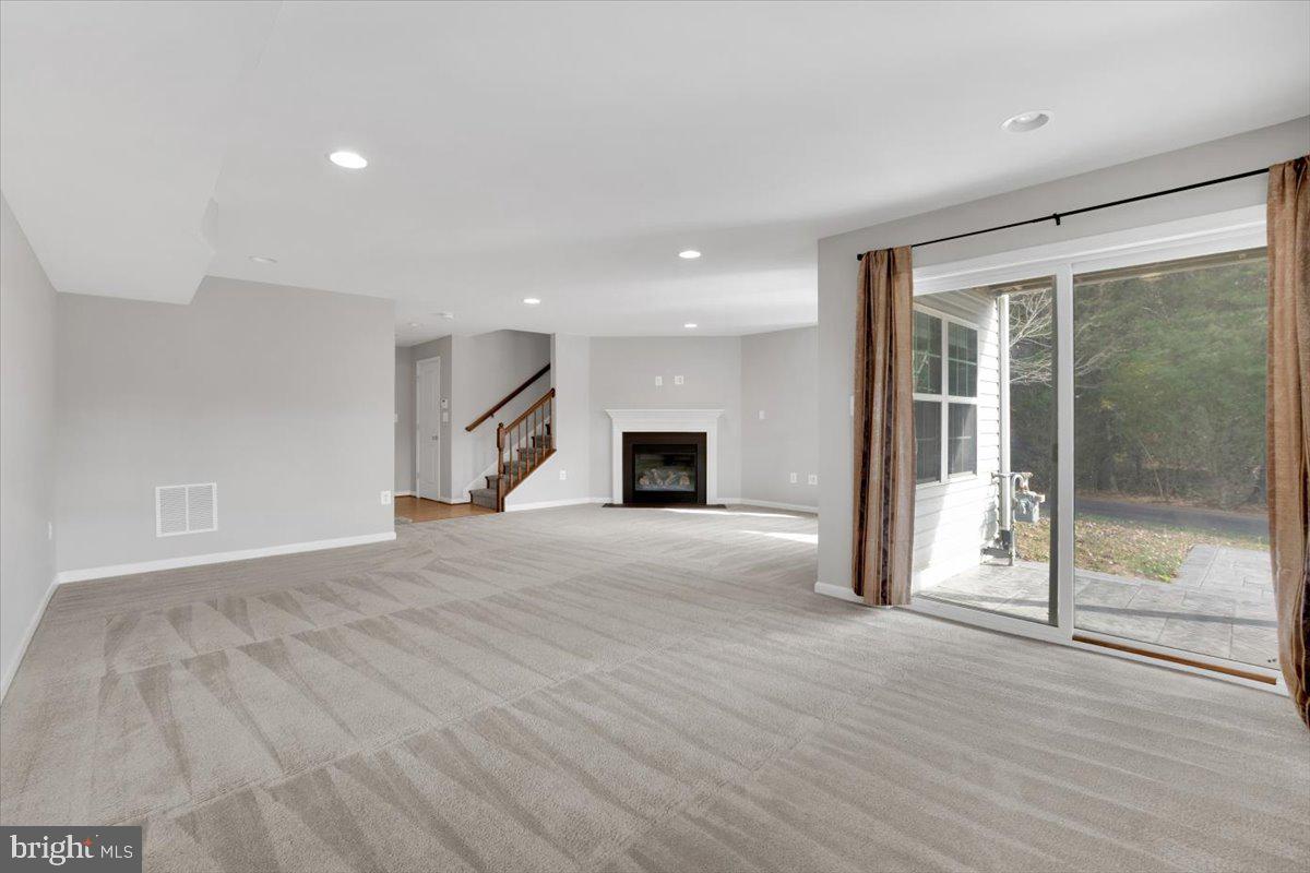 STRATSHIRE CROSSING - Residential Lease