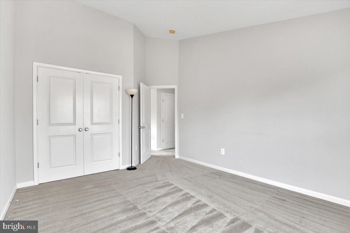 STRATSHIRE CROSSING - Residential Lease