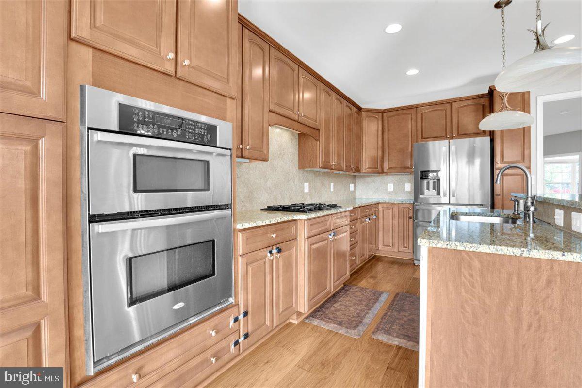 STRATSHIRE CROSSING - Residential Lease