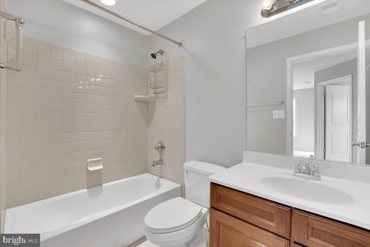 STRATSHIRE CROSSING - Residential Lease