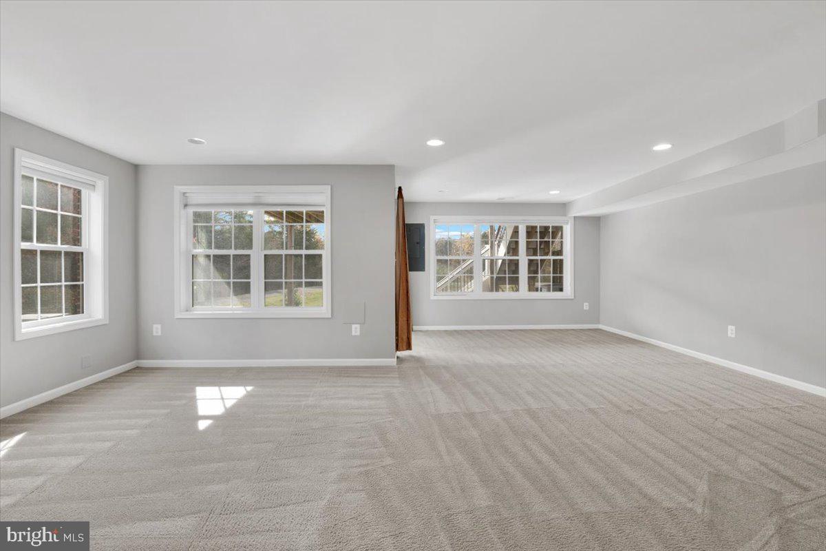 STRATSHIRE CROSSING - Residential Lease