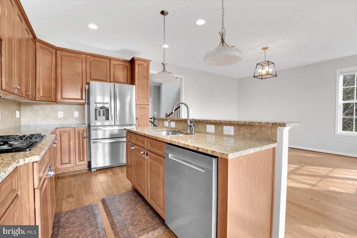 STRATSHIRE CROSSING - Residential Lease