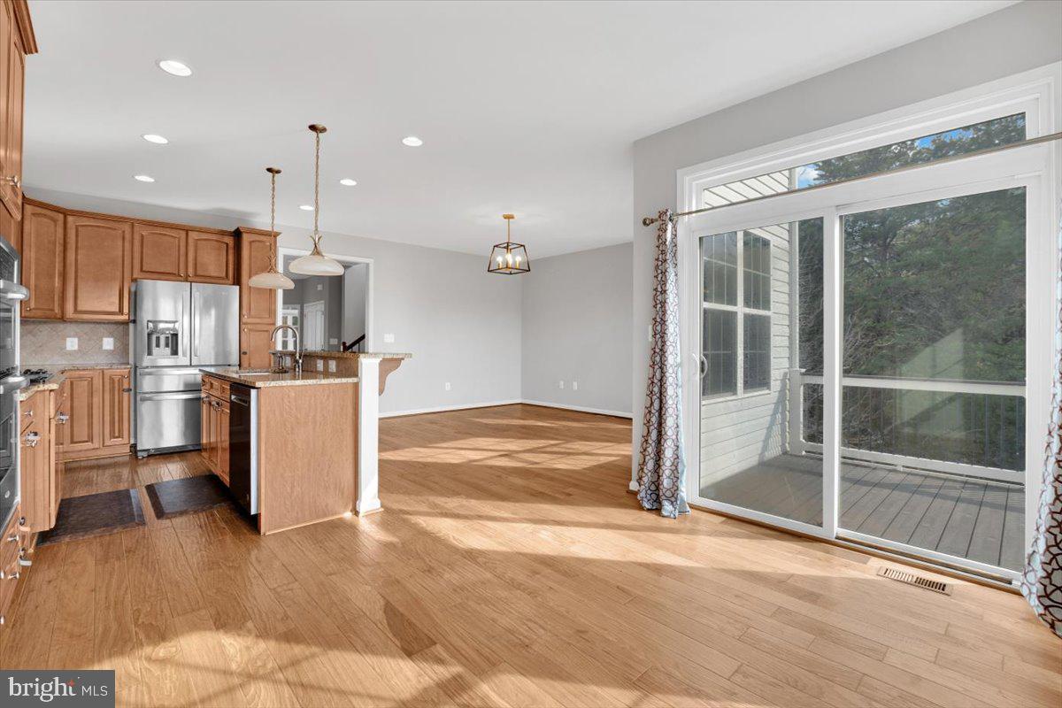 STRATSHIRE CROSSING - Residential Lease