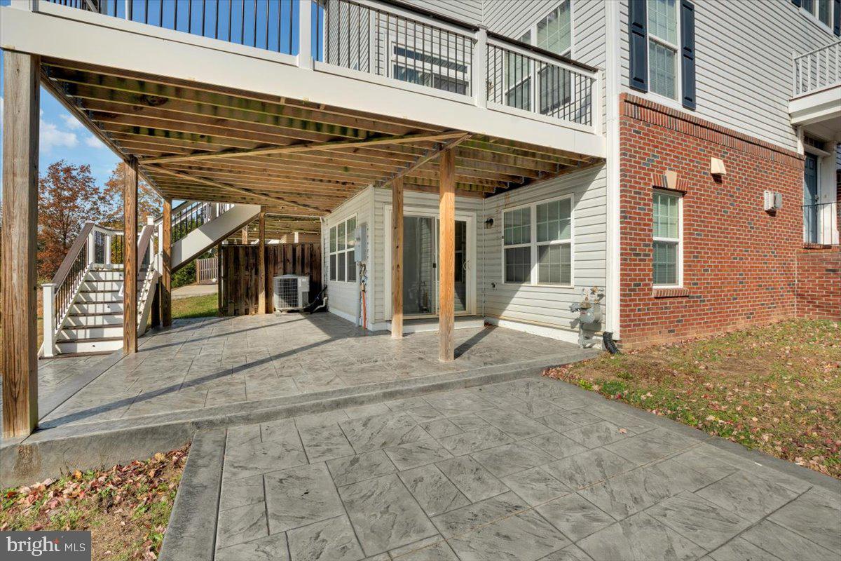 STRATSHIRE CROSSING - Residential Lease