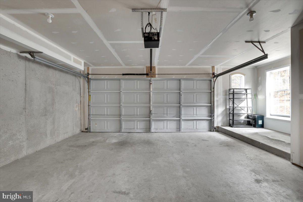 STRATSHIRE CROSSING - Residential Lease