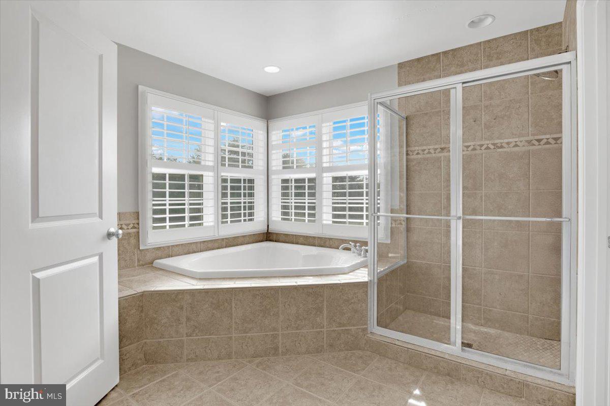 STRATSHIRE CROSSING - Residential Lease