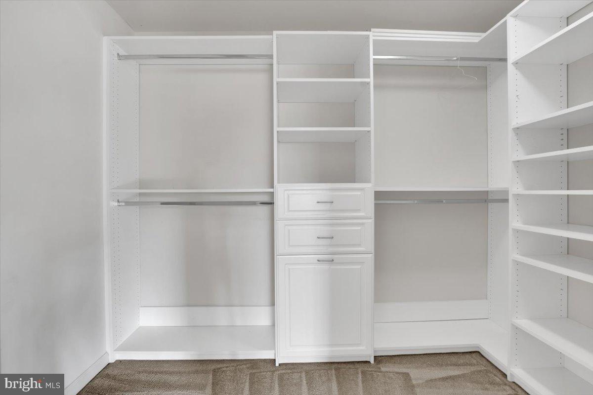 STRATSHIRE CROSSING - Residential Lease