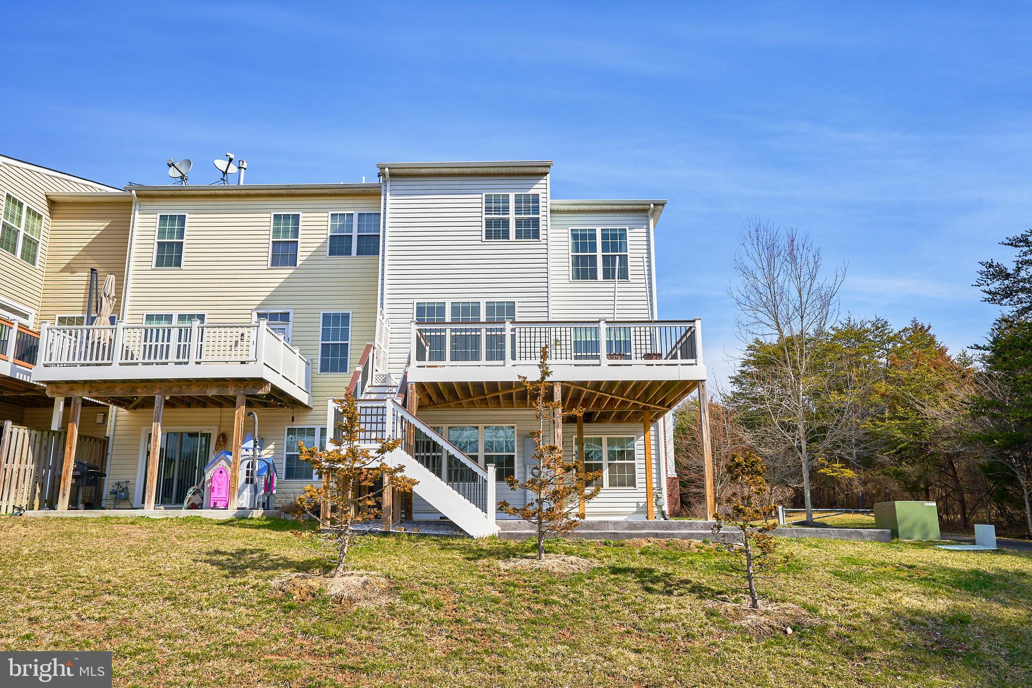 STRATSHIRE CROSSING - Residential Lease