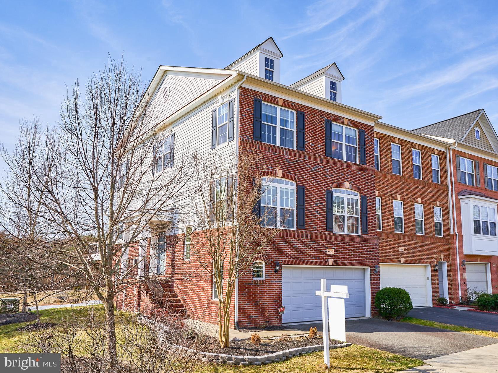 STRATSHIRE CROSSING - Residential Lease