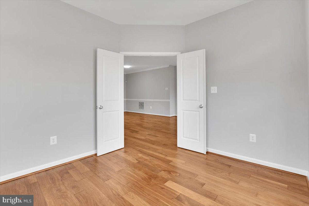 STRATSHIRE CROSSING - Residential Lease