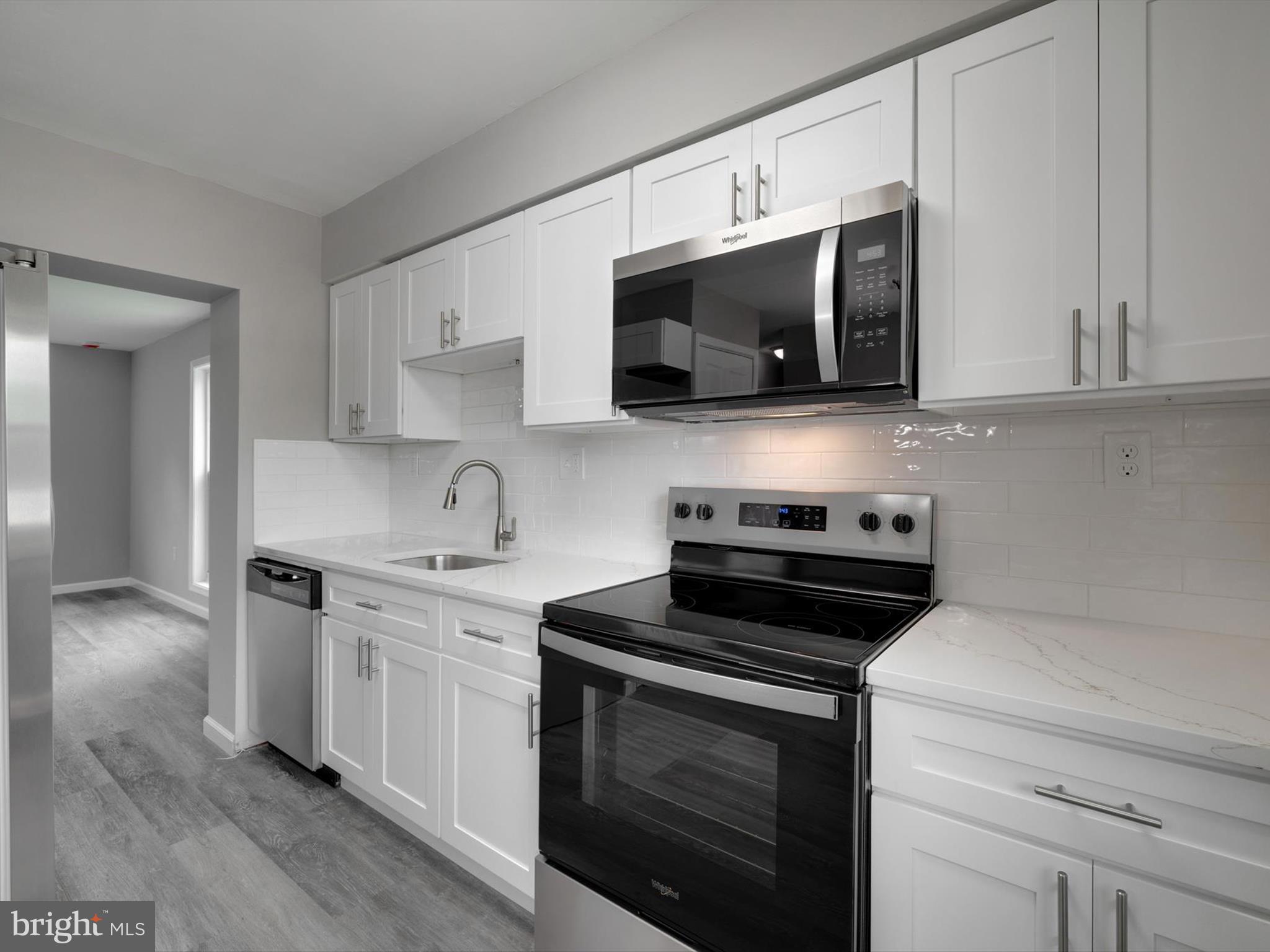 23 MIDDLEVIEW COURT