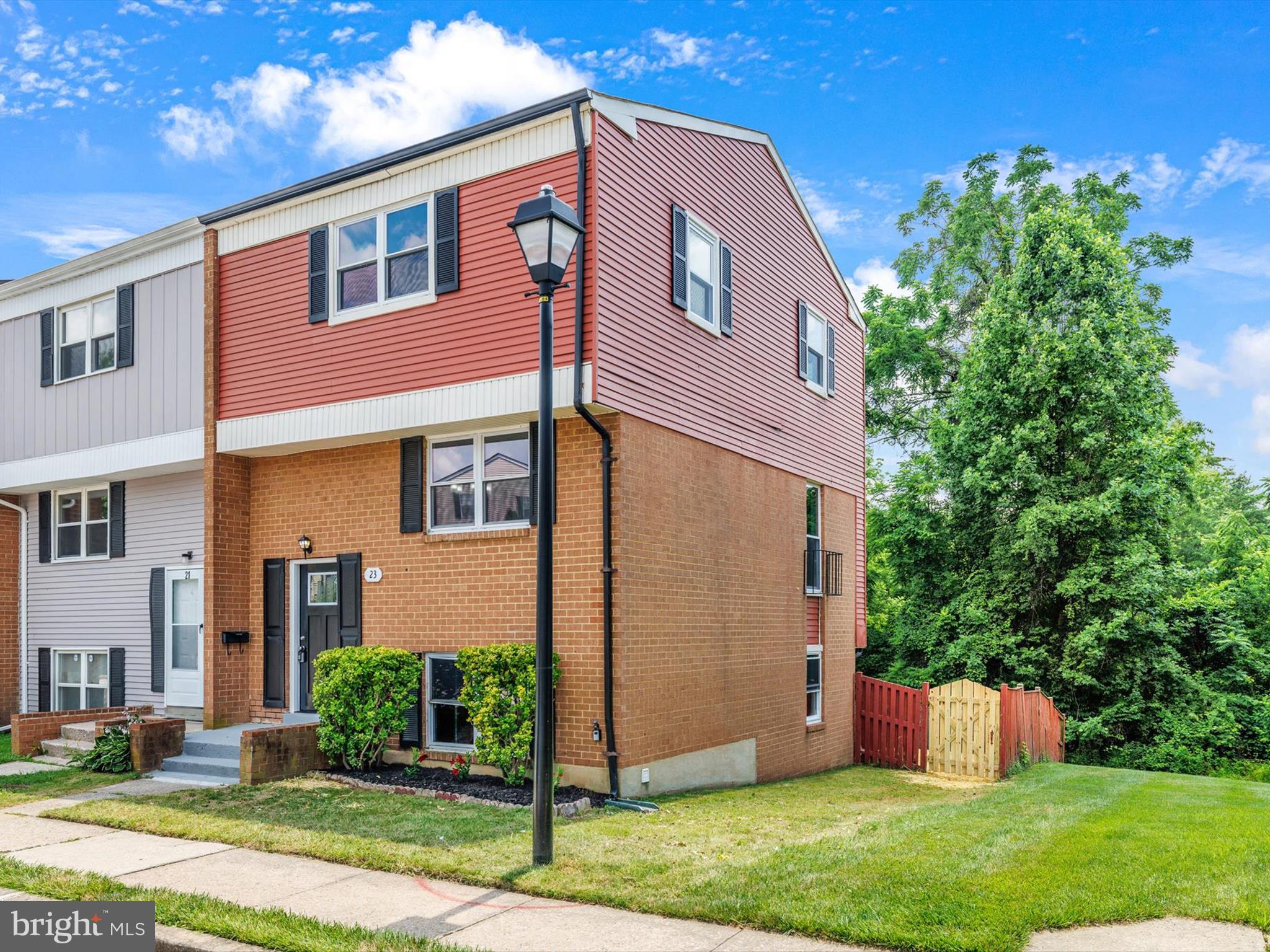 Welcome to this Beautiful End Unit Townhome featuring 3 bedrooms and 2 bathrooms on 3 levels. This home boasts an array of high-end finishes and amenities. The interior showcases contemporary finishes and a thoughtful layout that maximizes both style and functionality. You will appreciate the new countertops, stainless steel appliances, refreshed bathrooms, new flooring, new carpet, freshly painted throughout. Close to fine dining restaurants, shopping, and nightlife entertainment Make this your home today, easy access to Major highways. Professionally cleaned, schedule t see this home today.