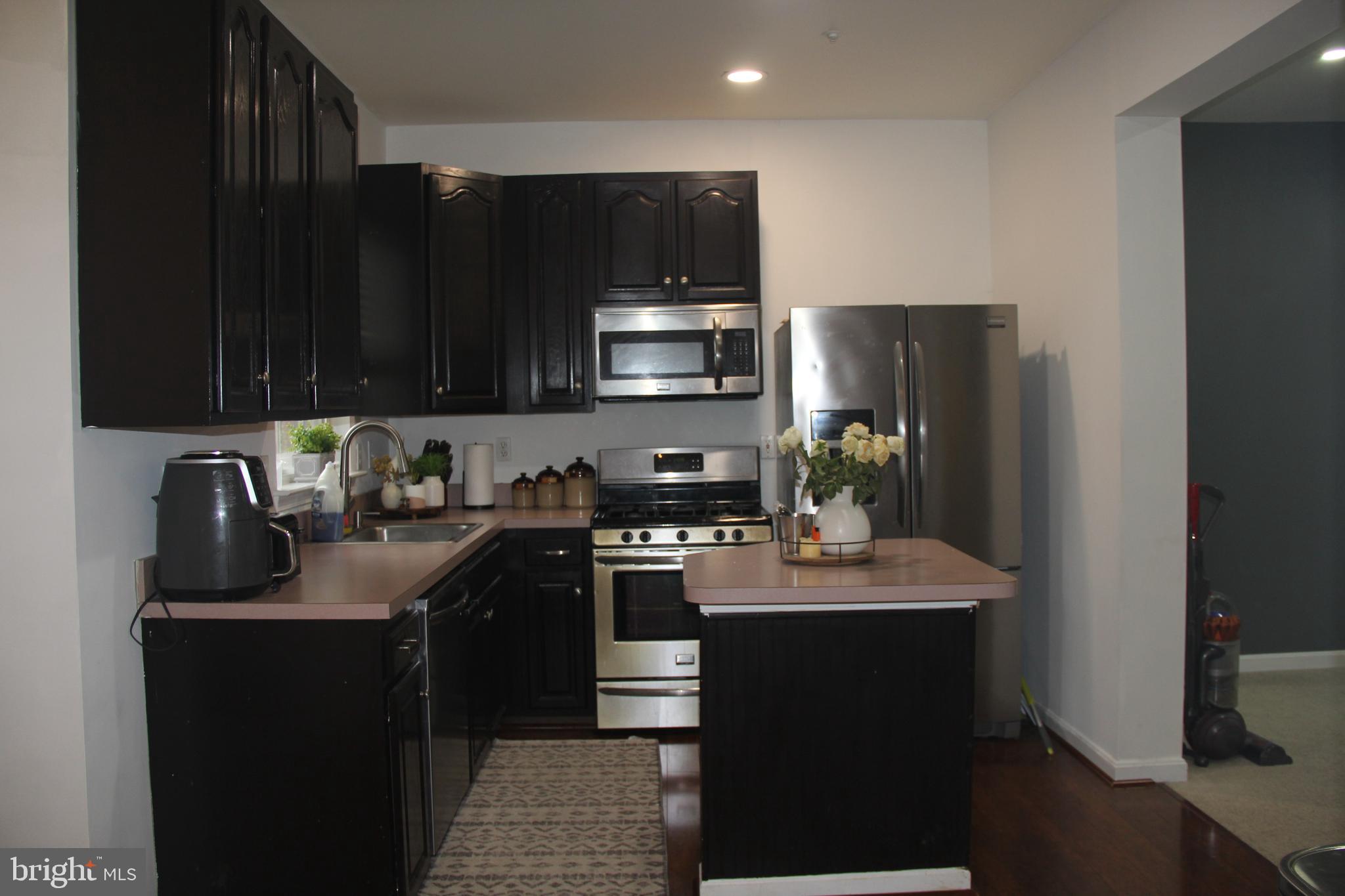 CARRIAGE PINES/LAKE VILL - Residential