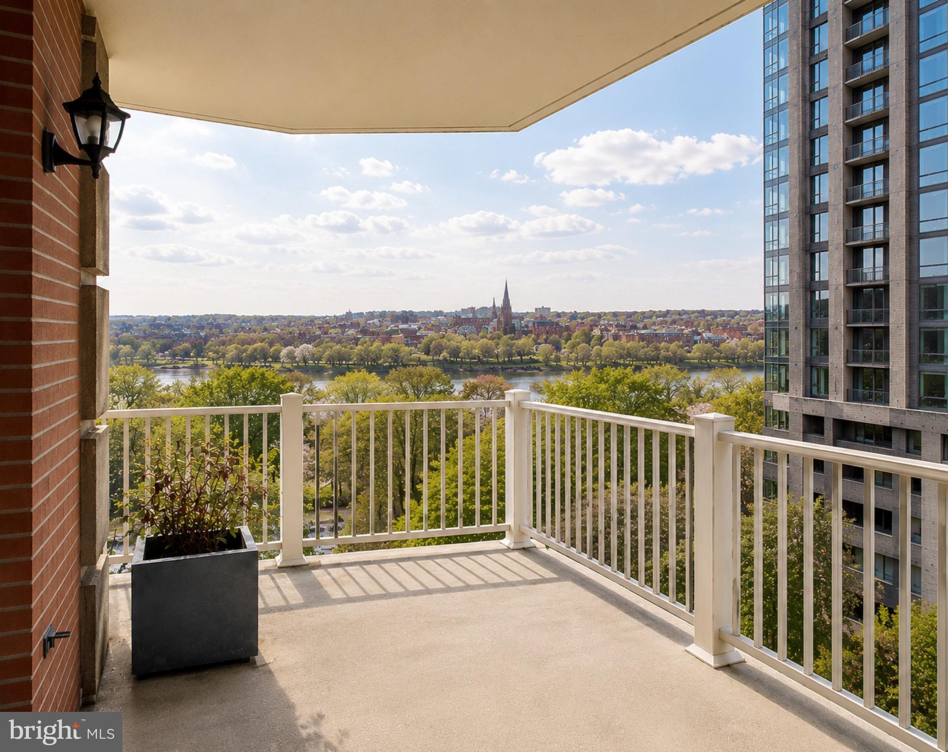1555 N COLONIAL TERRACE 600