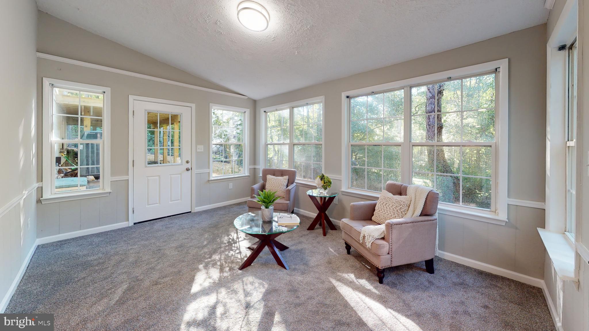 COUNTRY LAKES - Residential