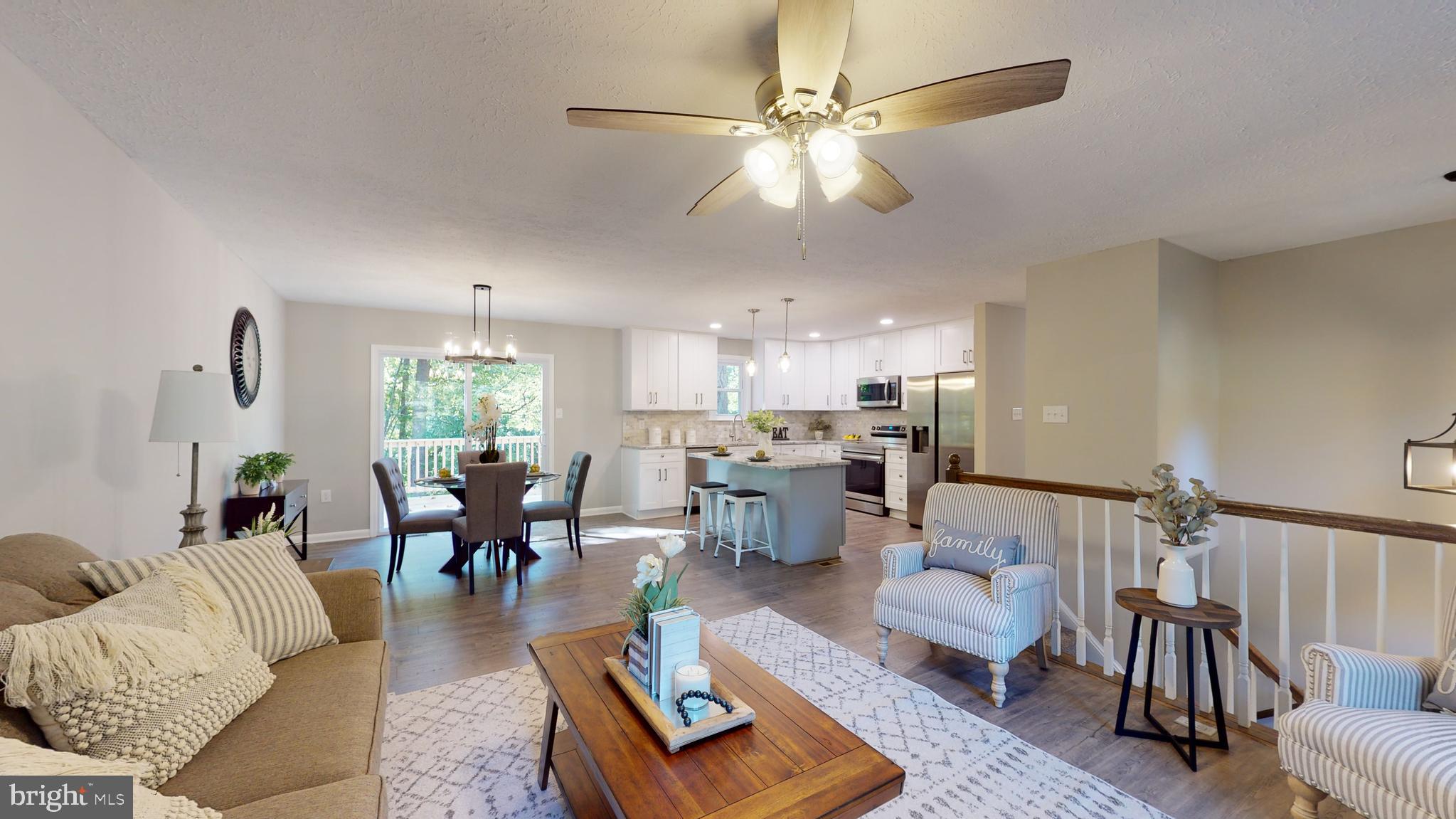 COUNTRY LAKES - Residential