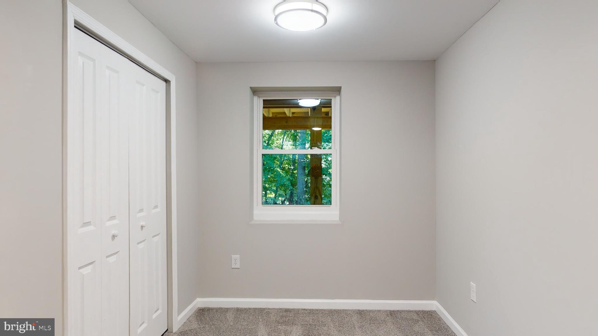 COUNTRY LAKES - Residential