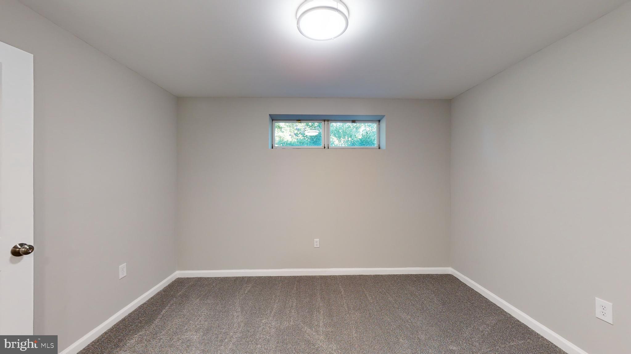 COUNTRY LAKES - Residential