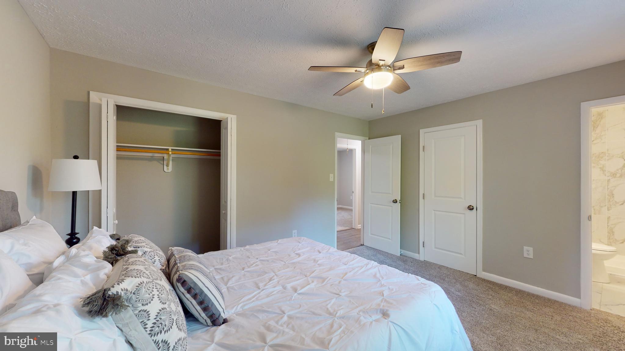 COUNTRY LAKES - Residential