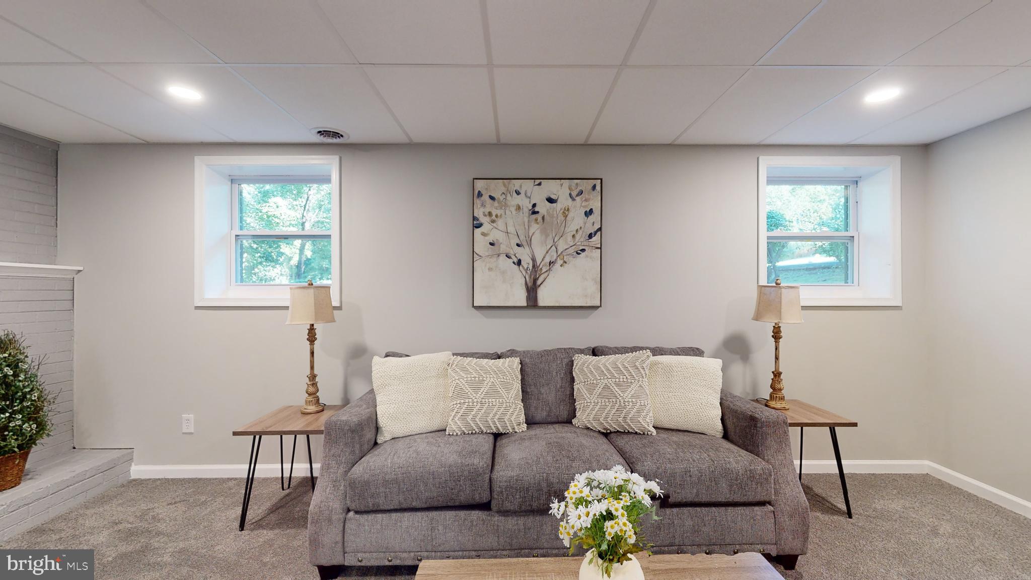 COUNTRY LAKES - Residential