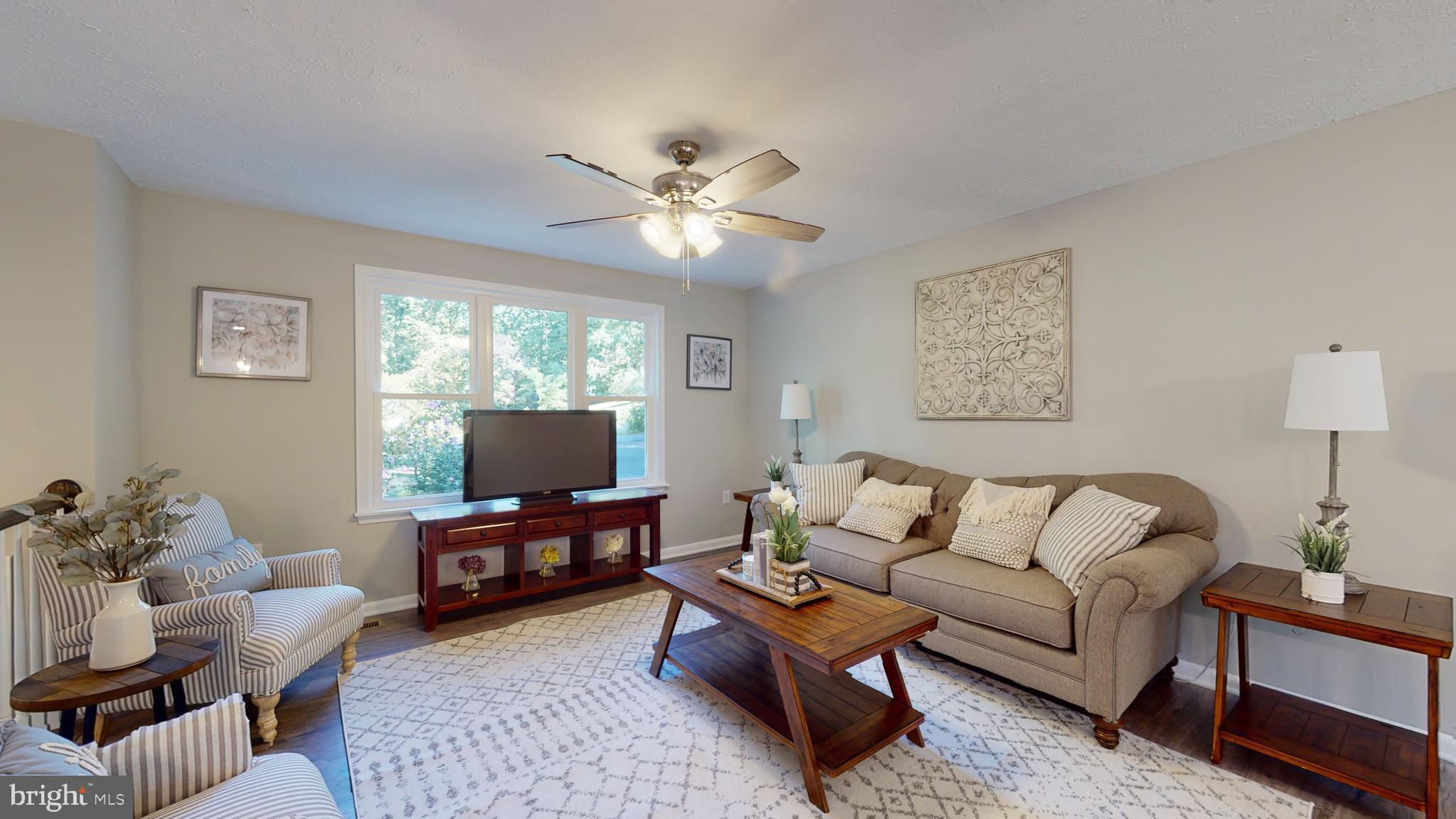 COUNTRY LAKES - Residential