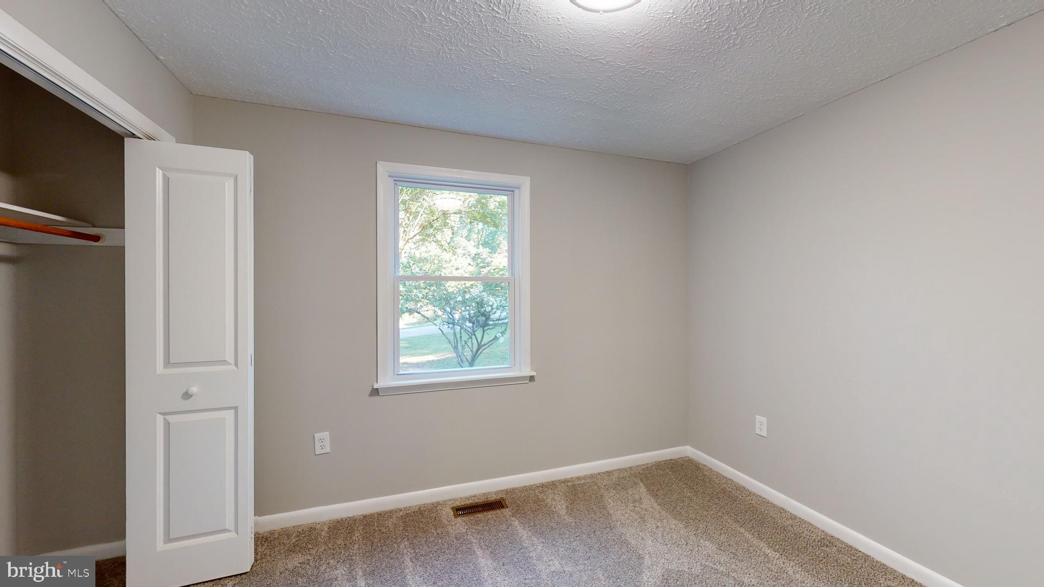 COUNTRY LAKES - Residential