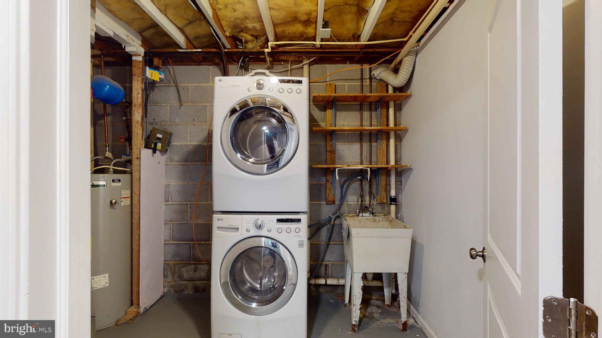 COUNTRY LAKES - Residential