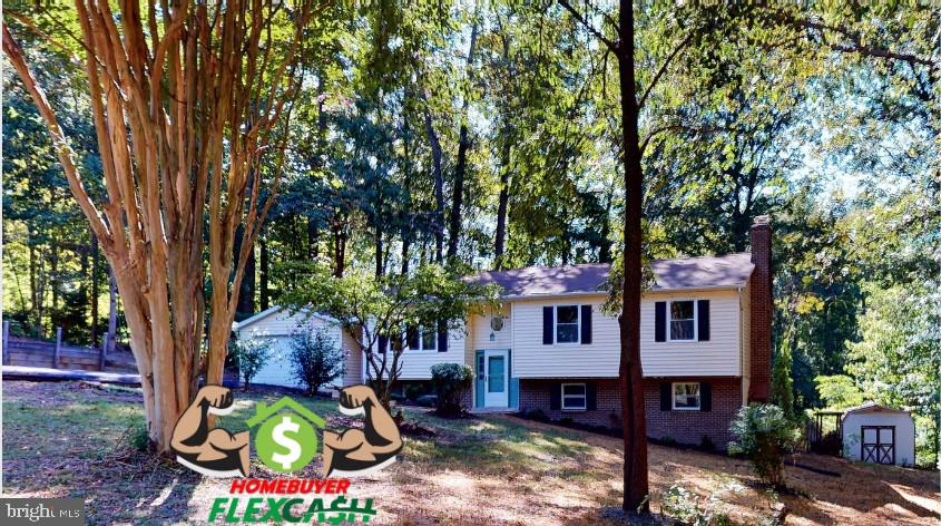 COUNTRY LAKES - Residential