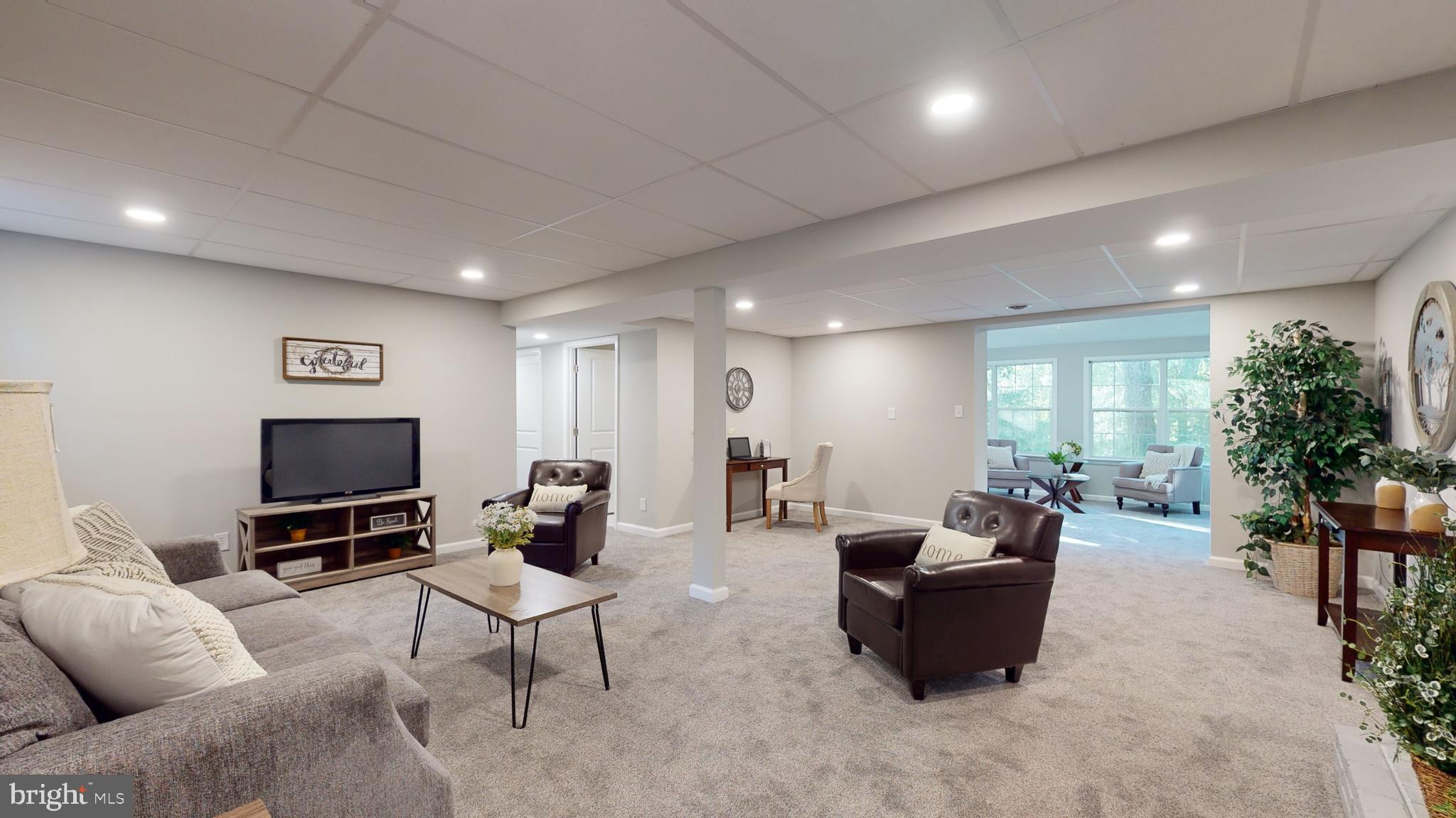 COUNTRY LAKES - Residential