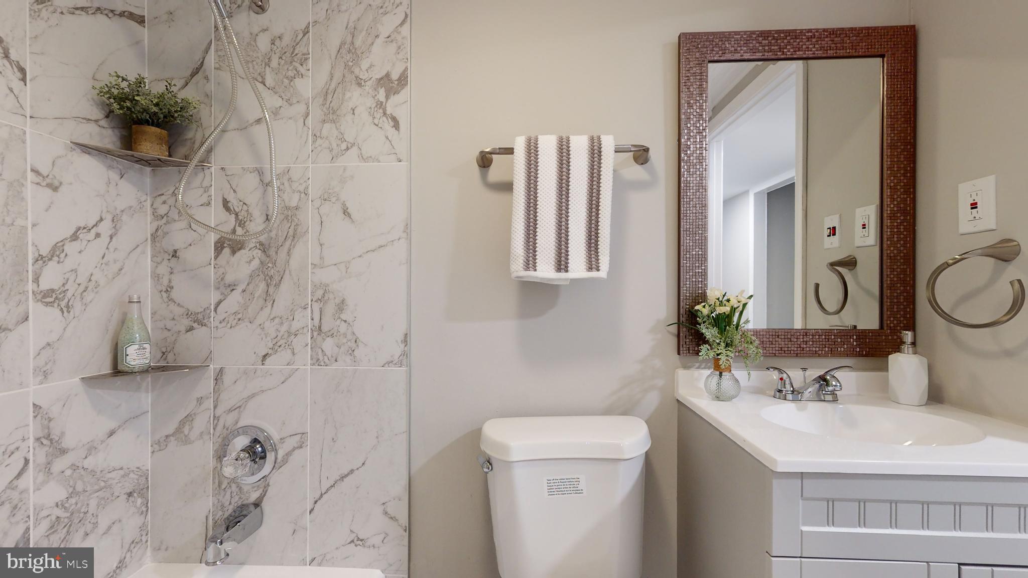 COUNTRY LAKES - Residential