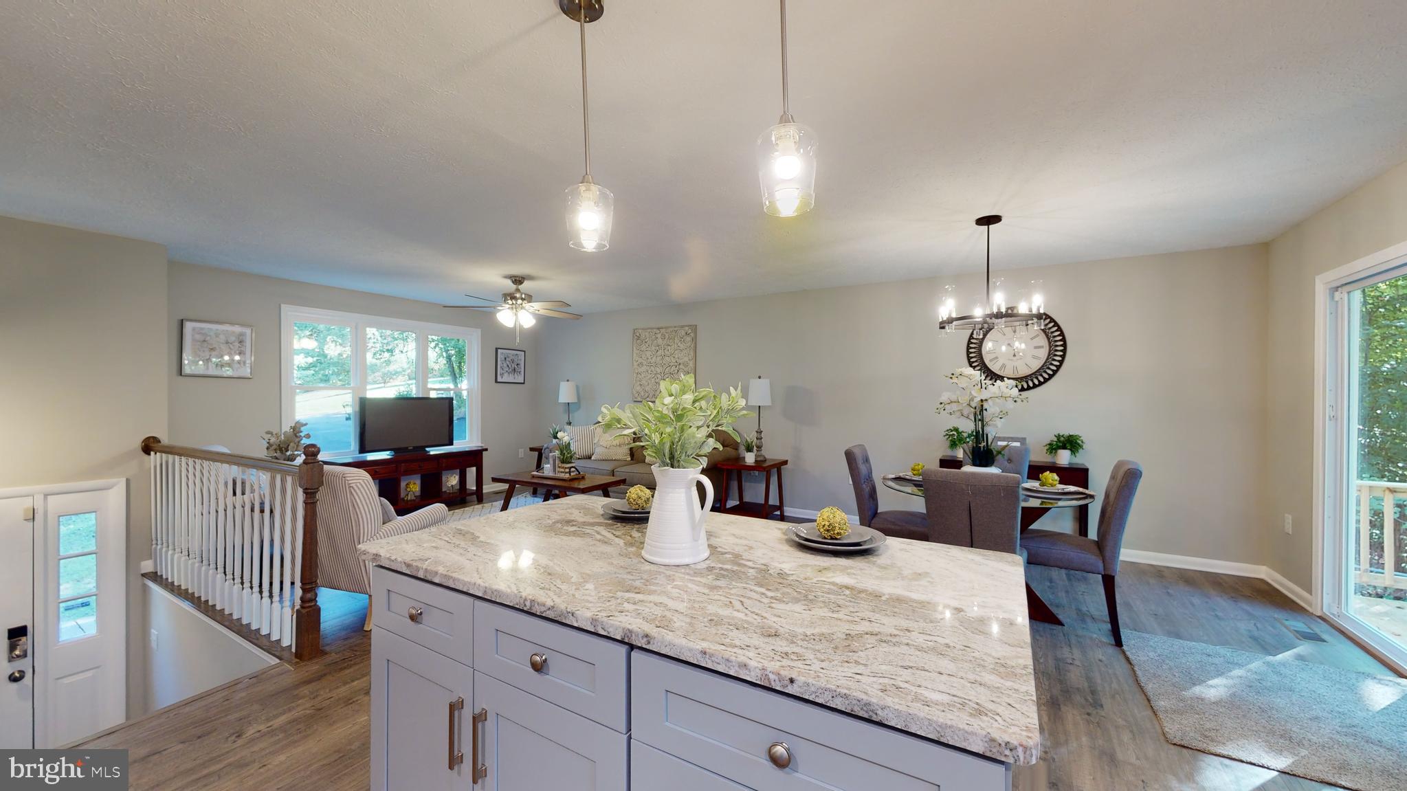 COUNTRY LAKES - Residential