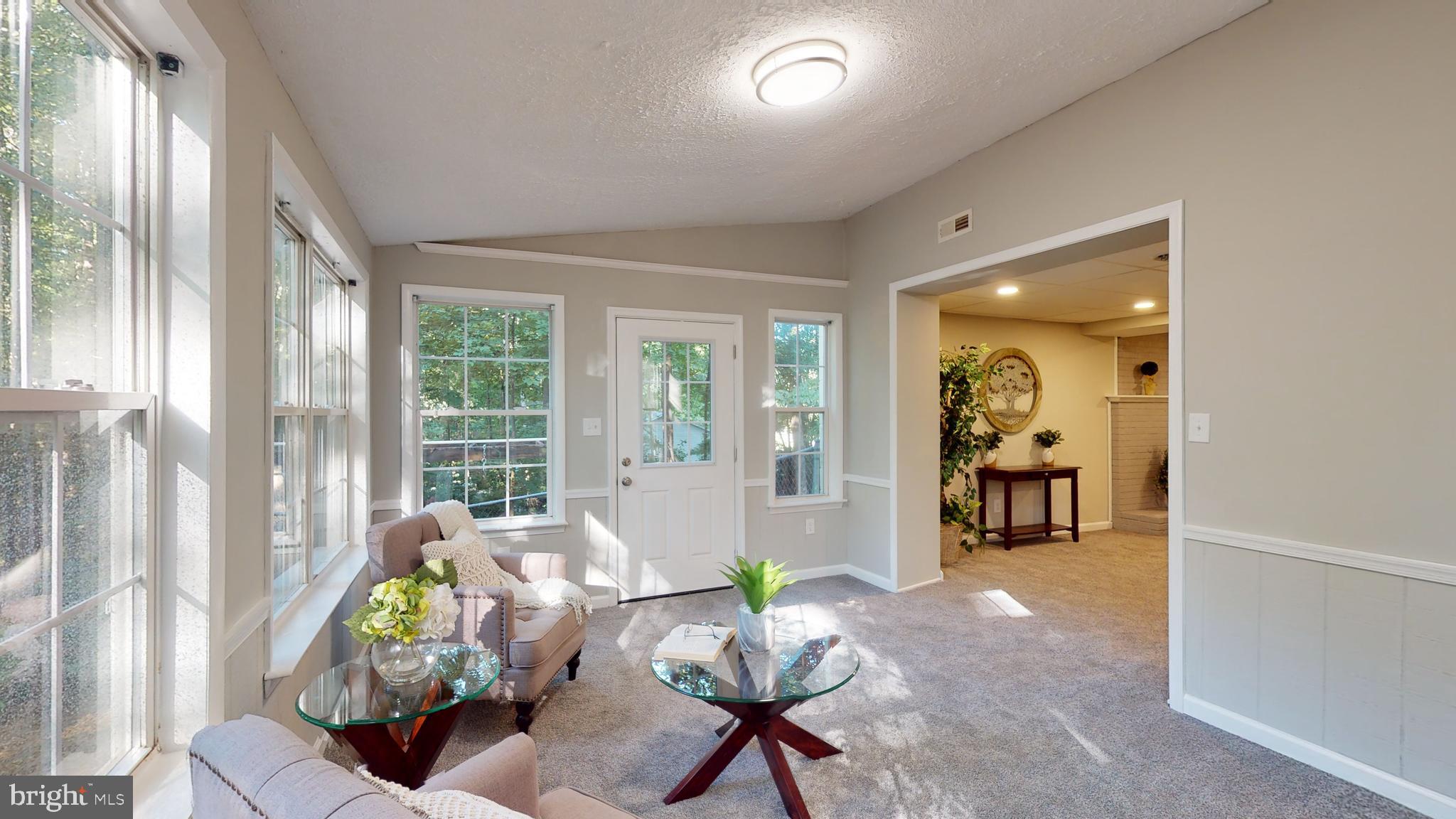 COUNTRY LAKES - Residential