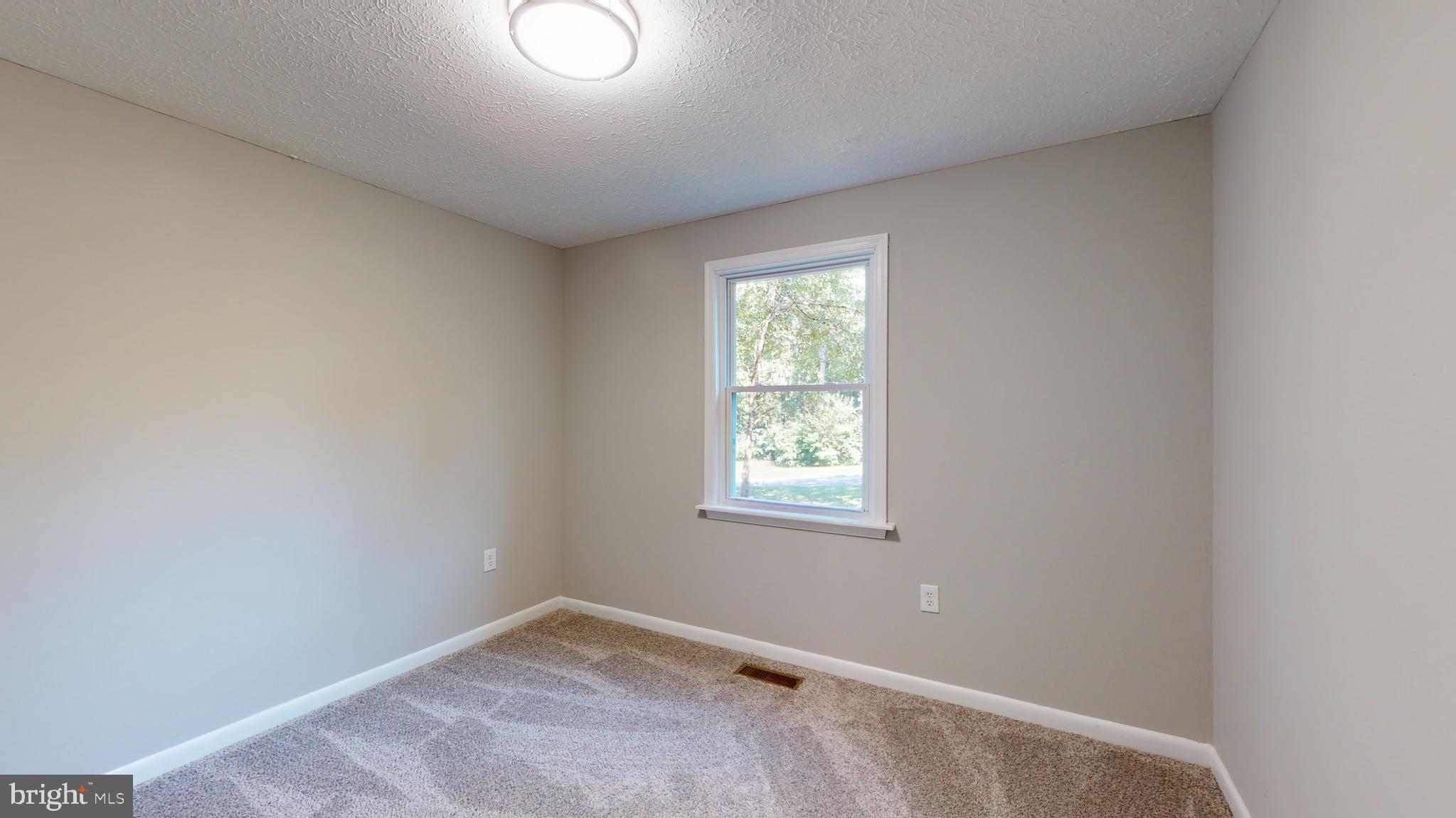 COUNTRY LAKES - Residential