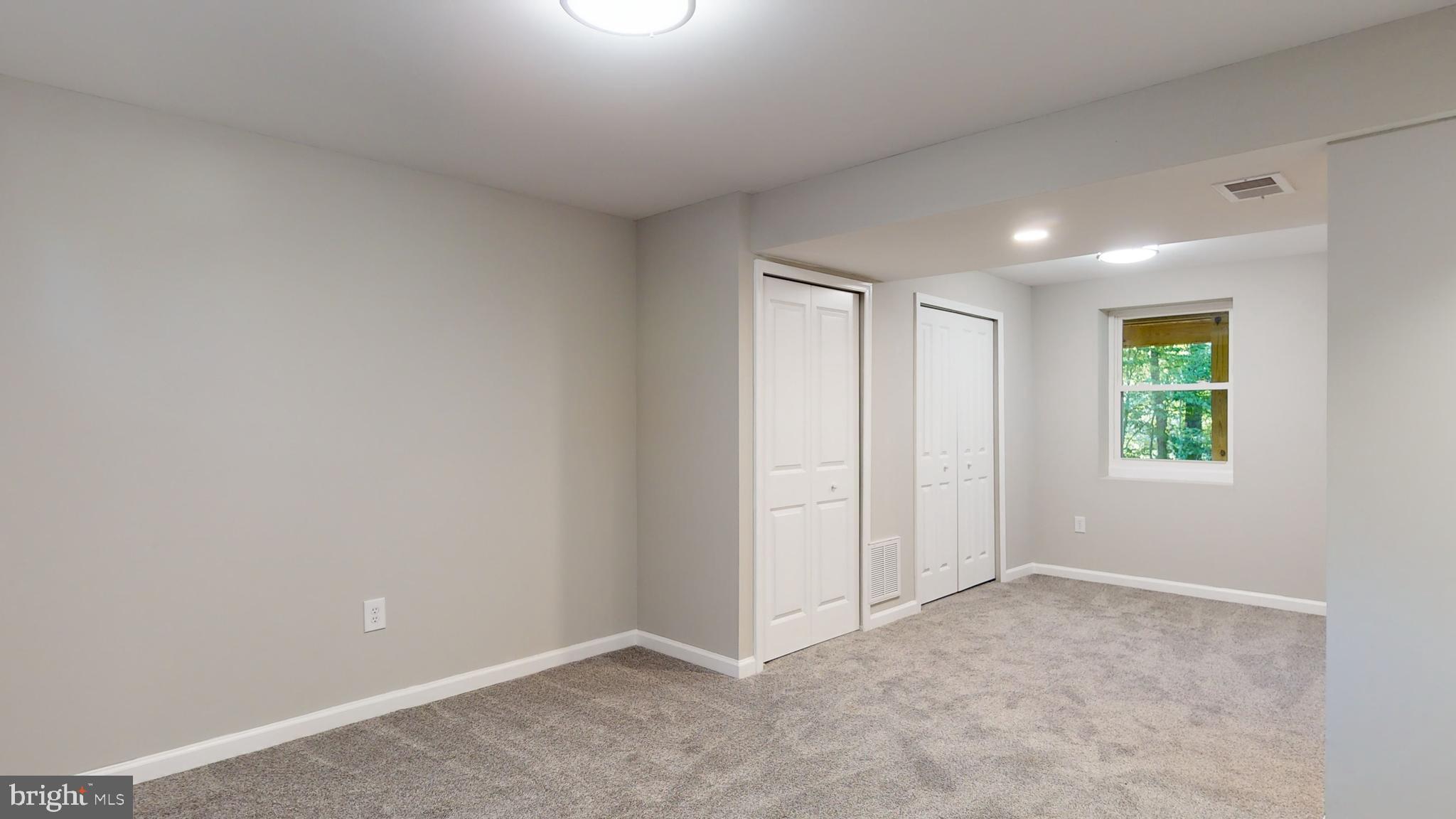 COUNTRY LAKES - Residential