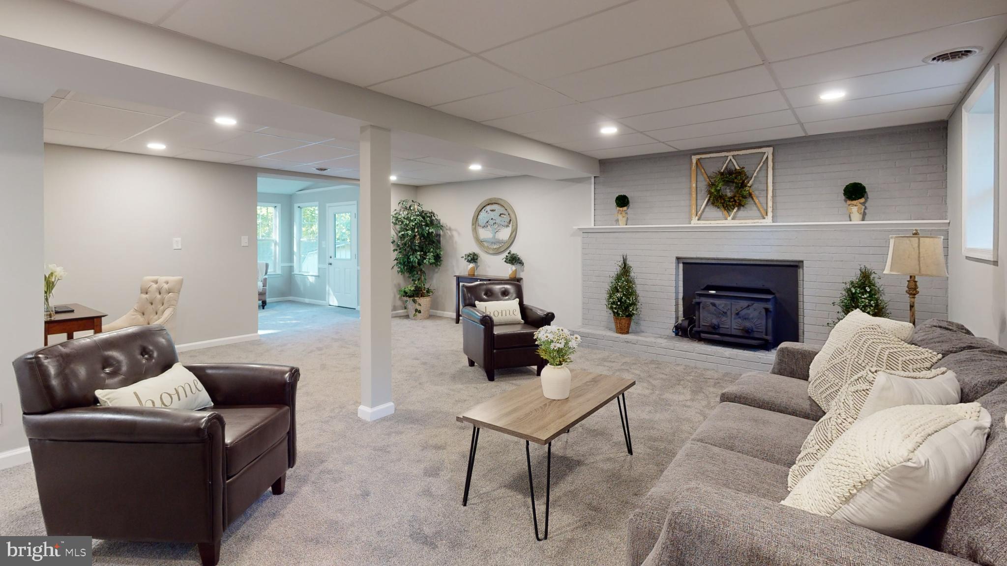 COUNTRY LAKES - Residential