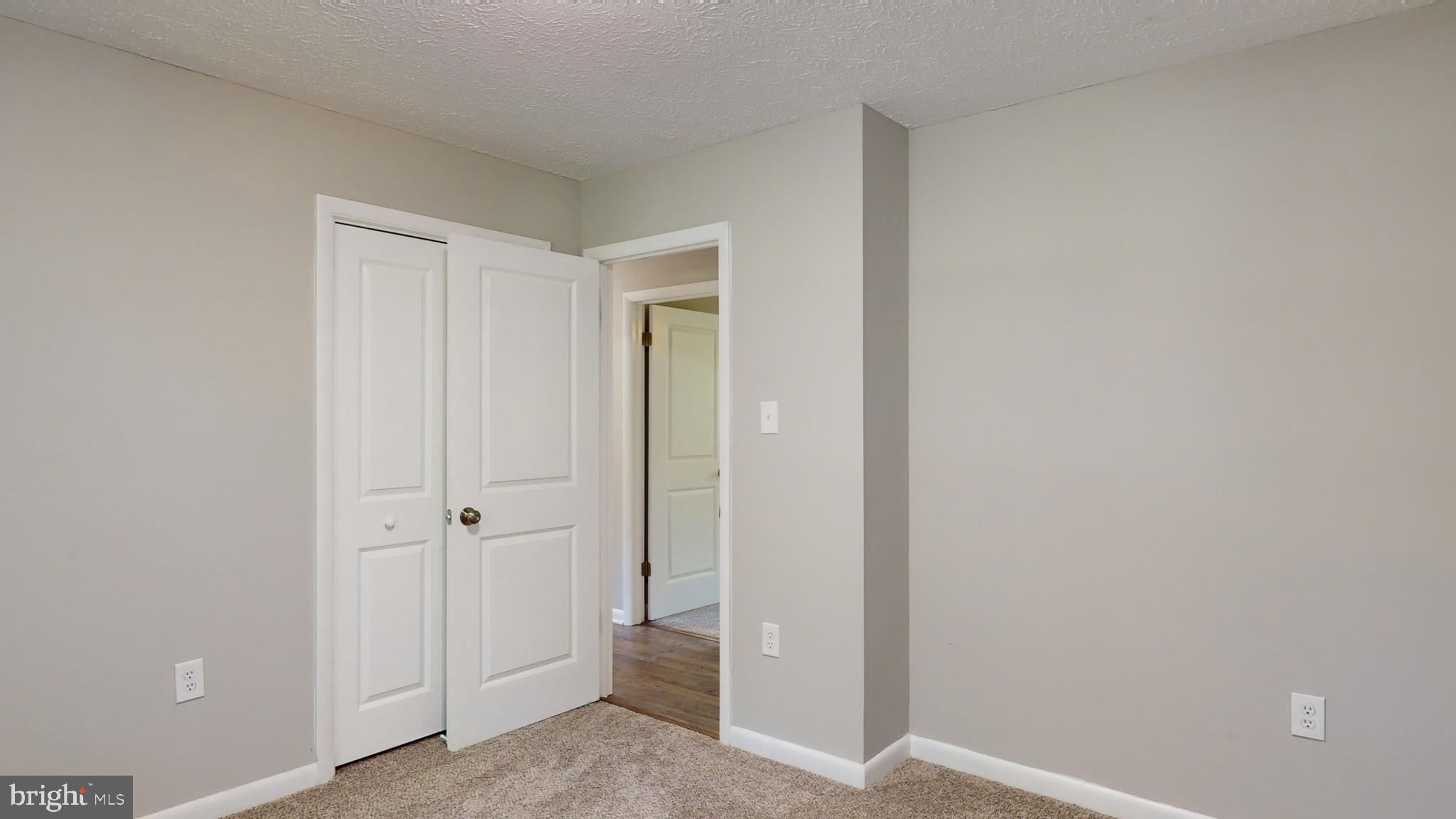 COUNTRY LAKES - Residential