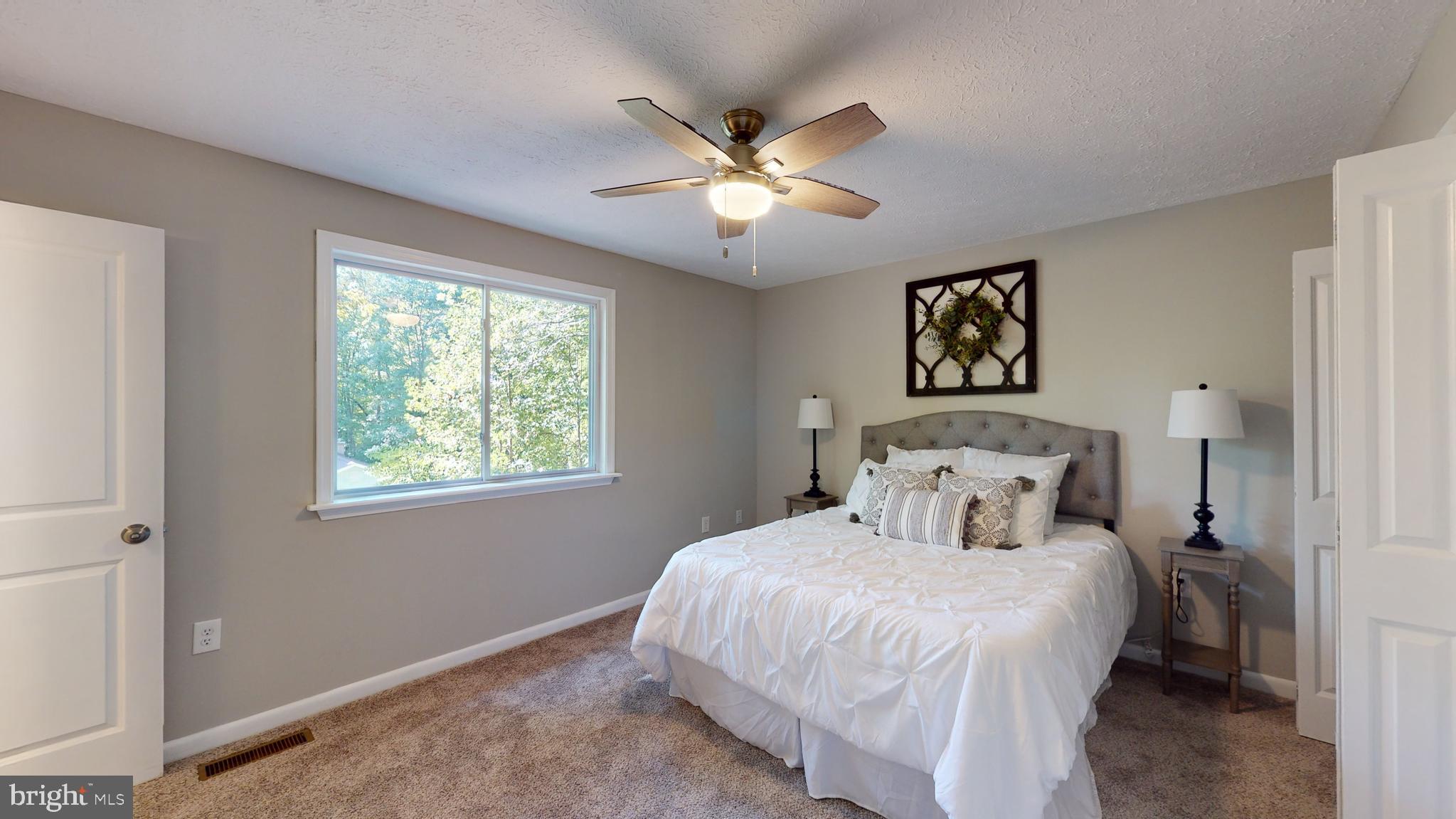 COUNTRY LAKES - Residential