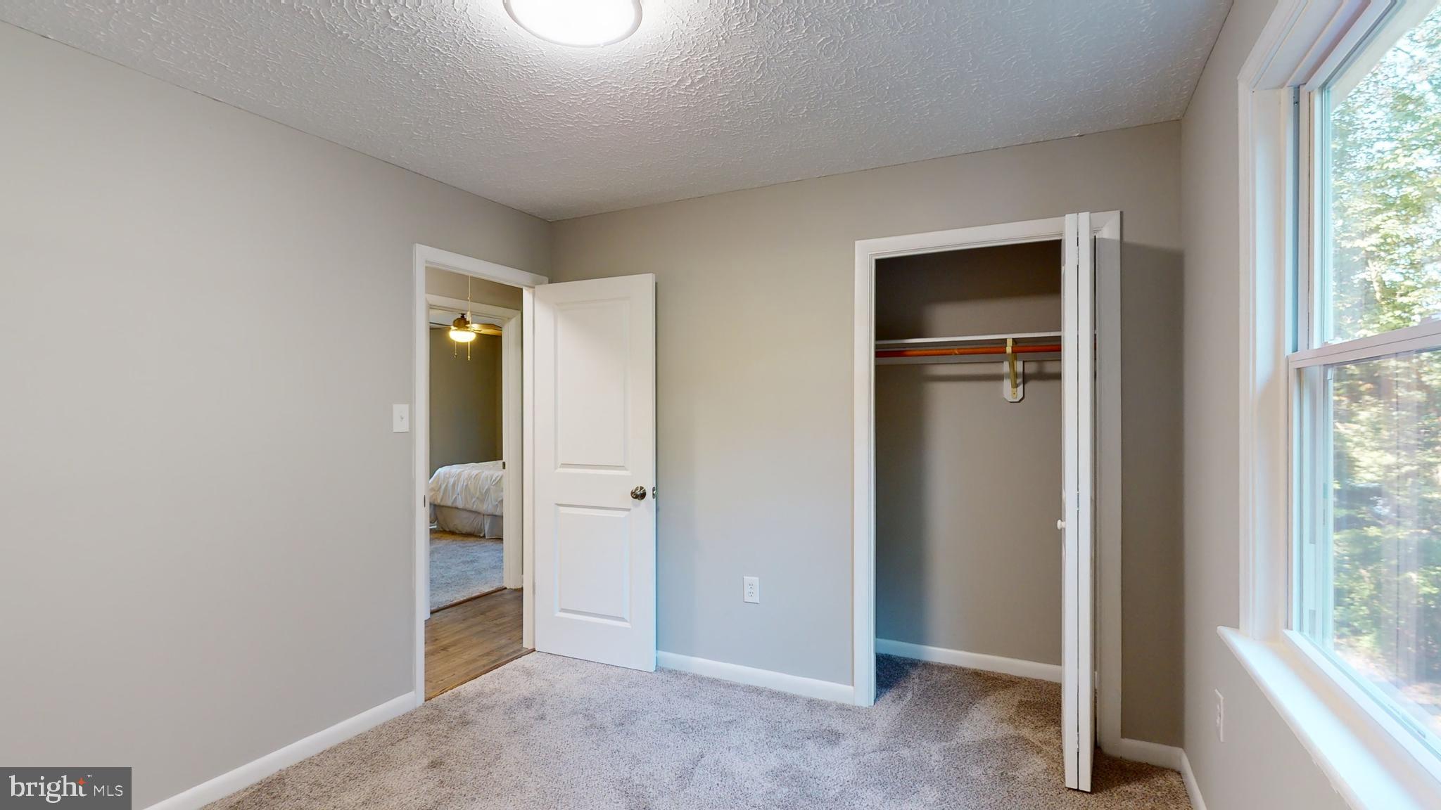 COUNTRY LAKES - Residential