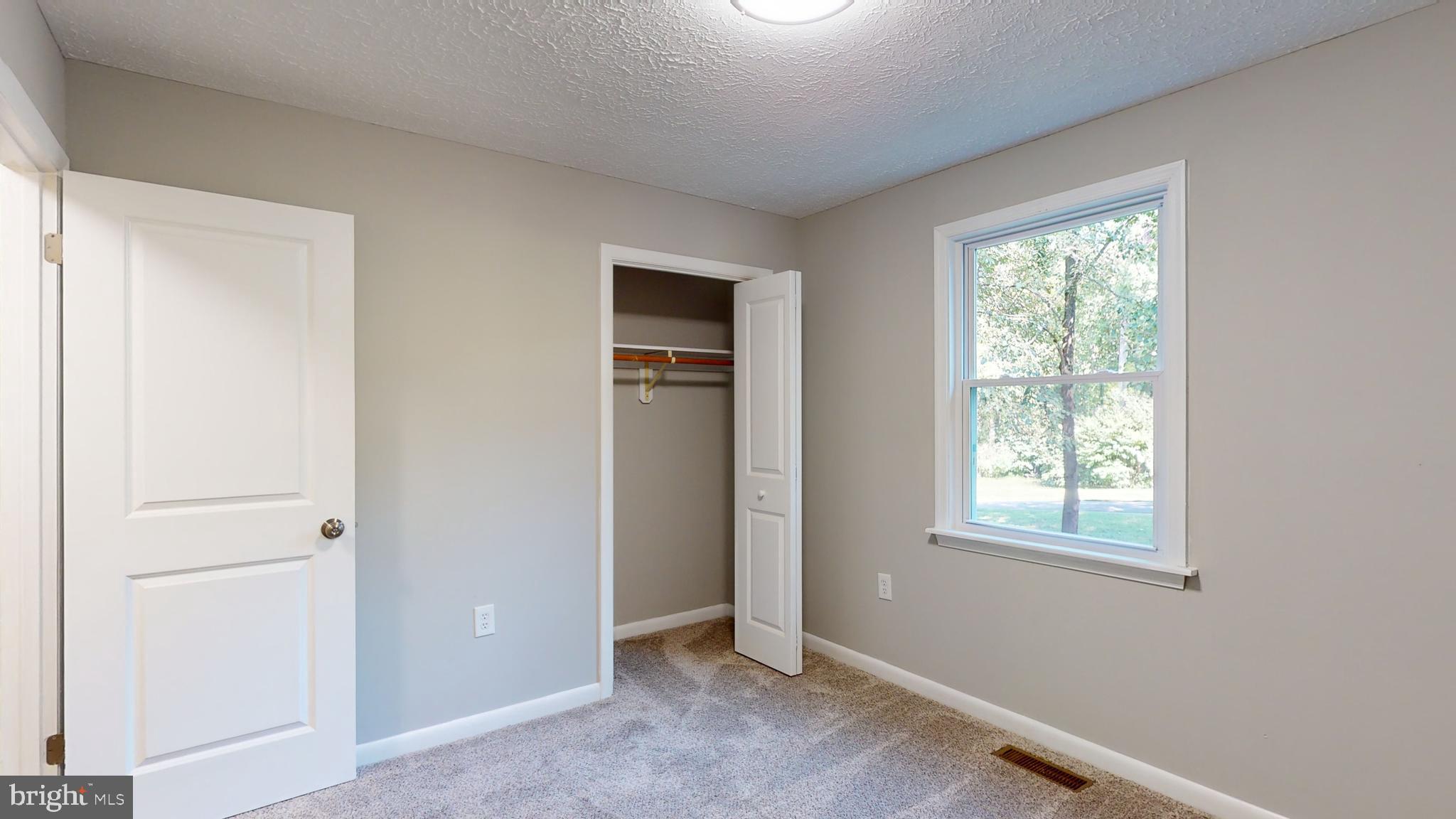 COUNTRY LAKES - Residential