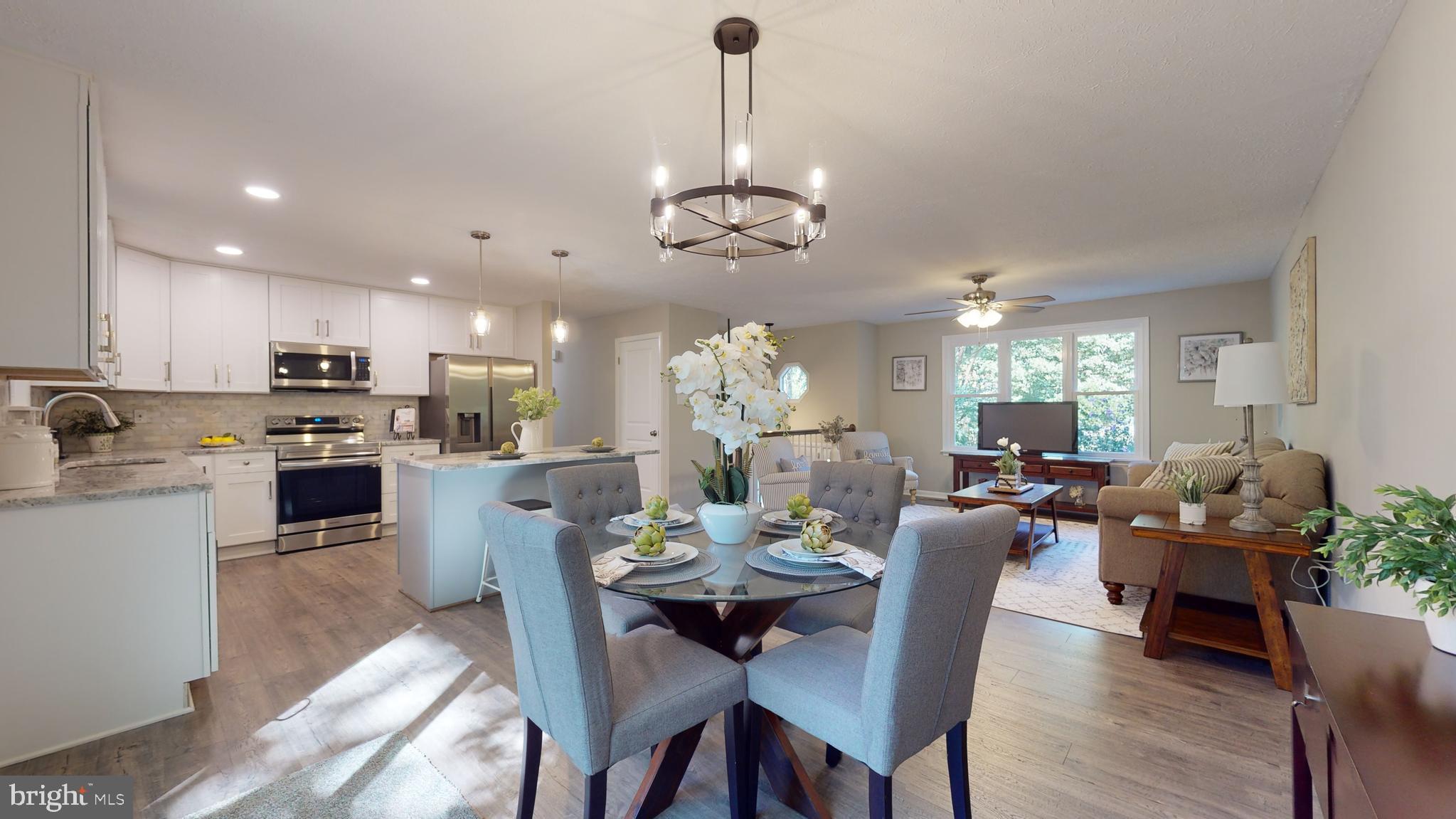 COUNTRY LAKES - Residential