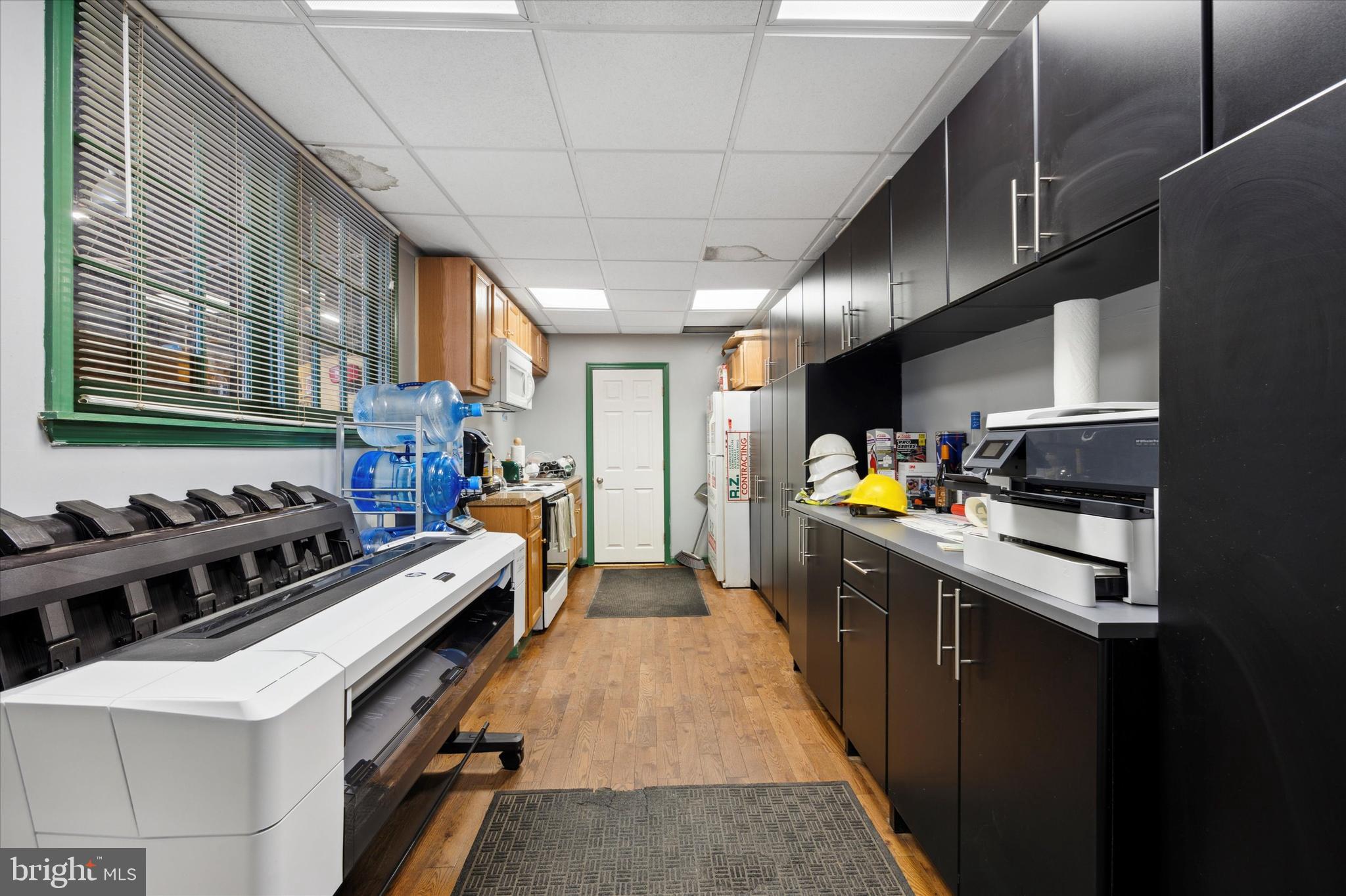 ELMWOOD PARK - Commercial Sale