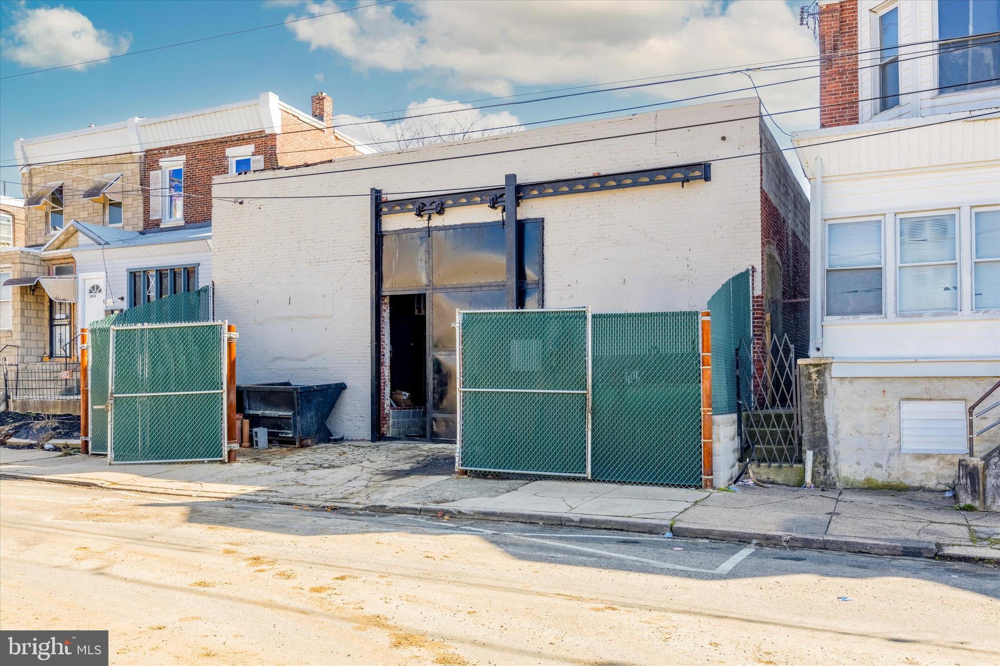 ELMWOOD PARK - Commercial Sale