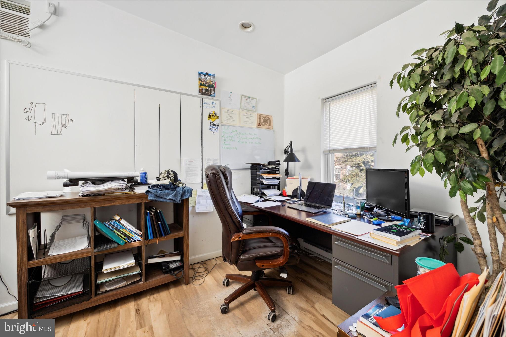 ELMWOOD PARK - Commercial Sale