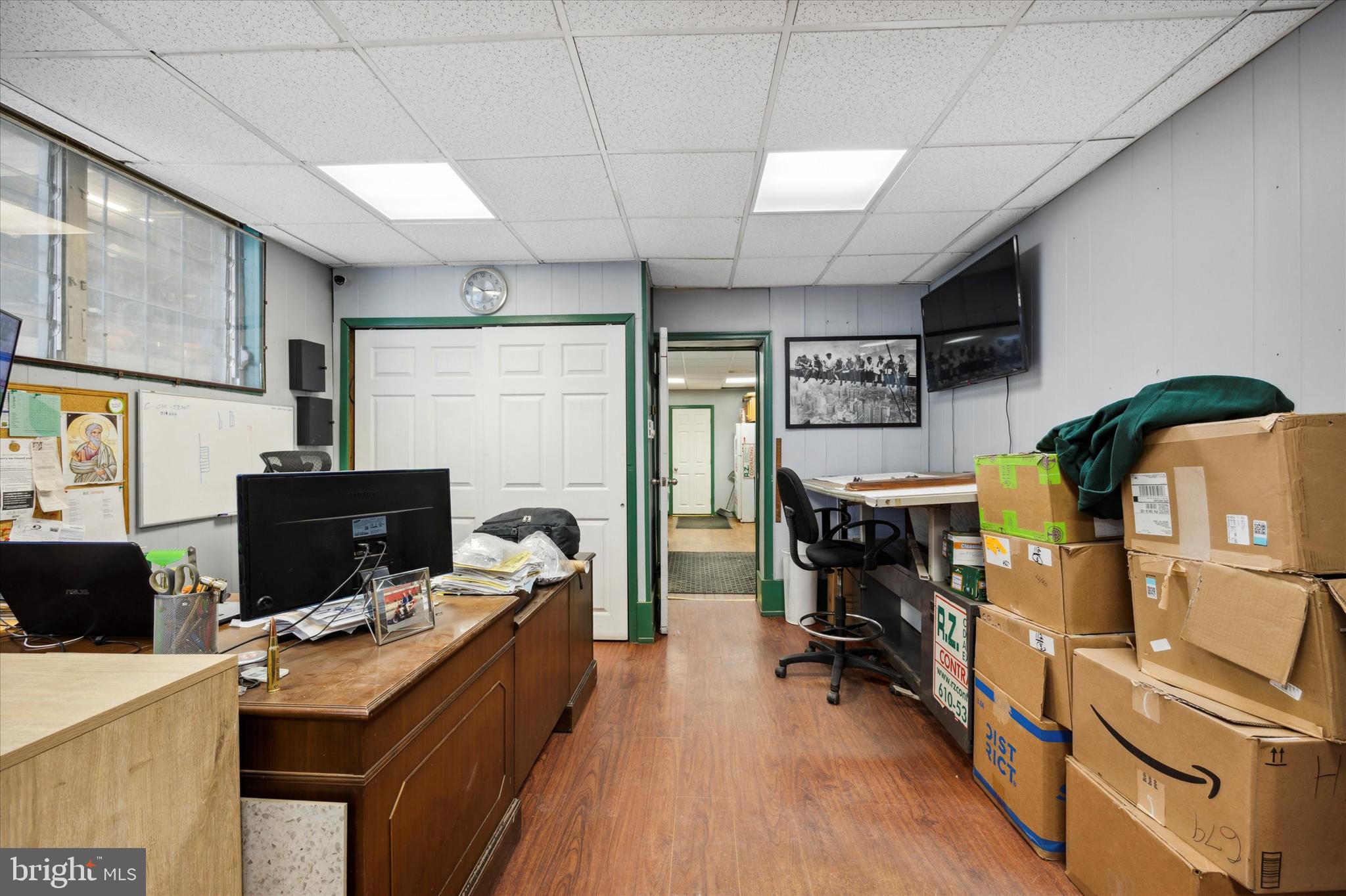 ELMWOOD PARK - Commercial Sale
