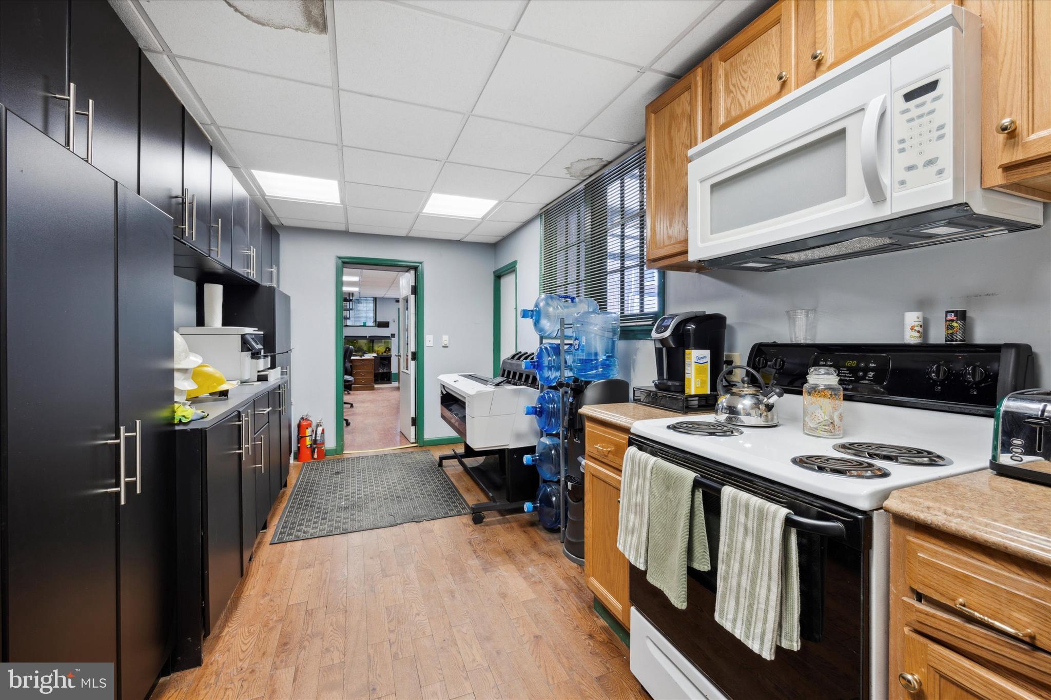 ELMWOOD PARK - Commercial Sale