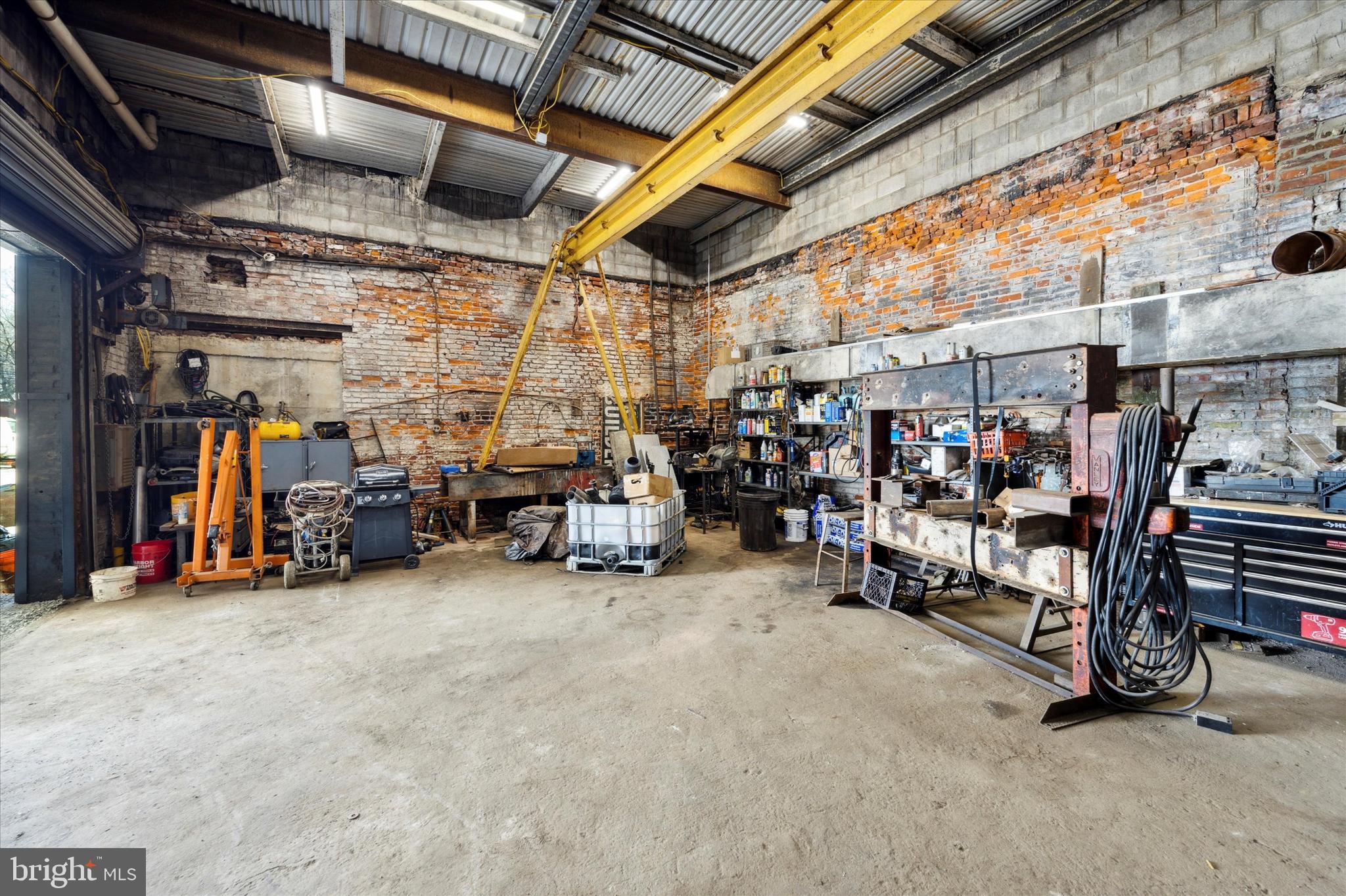ELMWOOD PARK - Commercial Sale