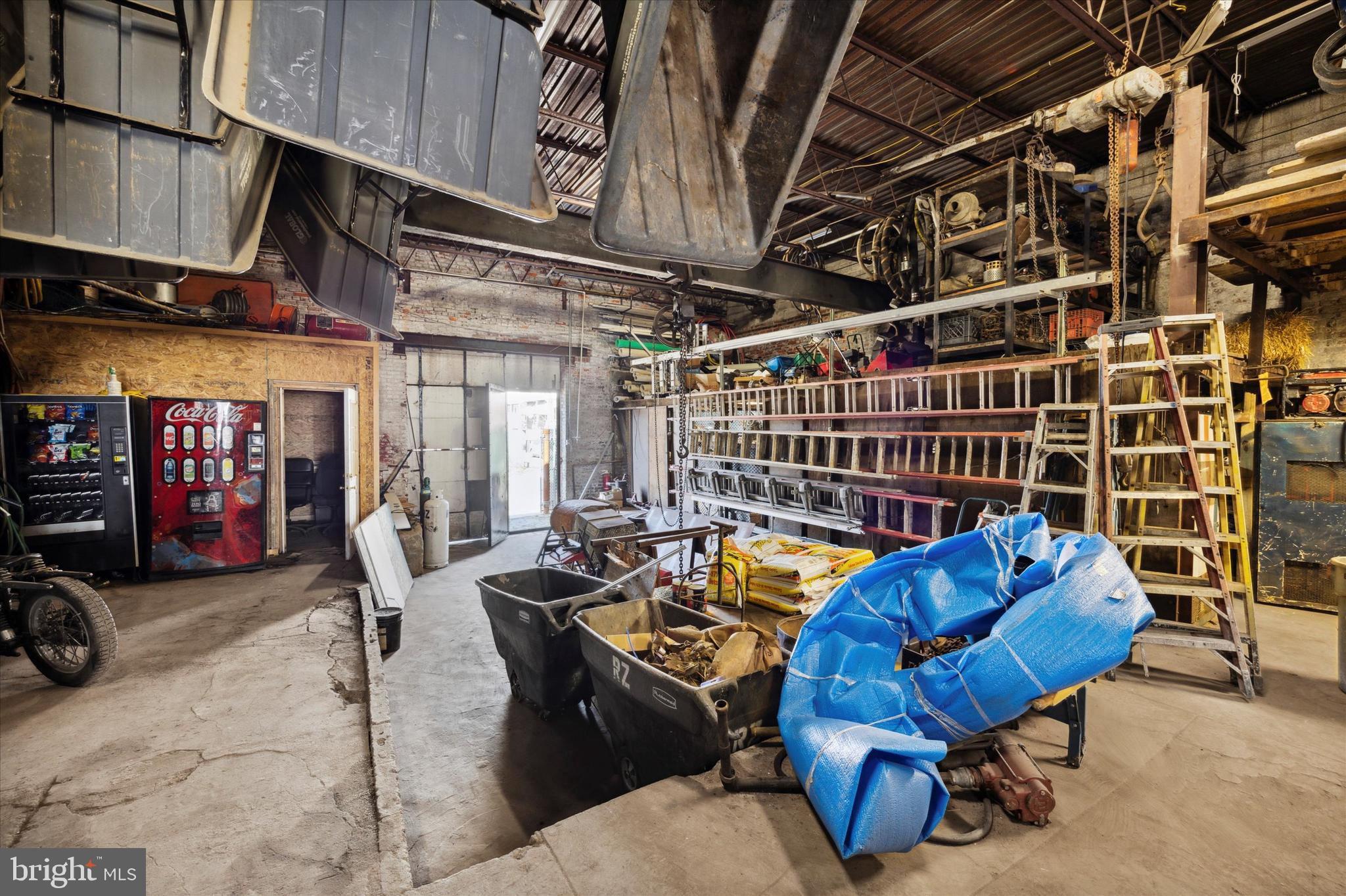 ELMWOOD PARK - Commercial Sale