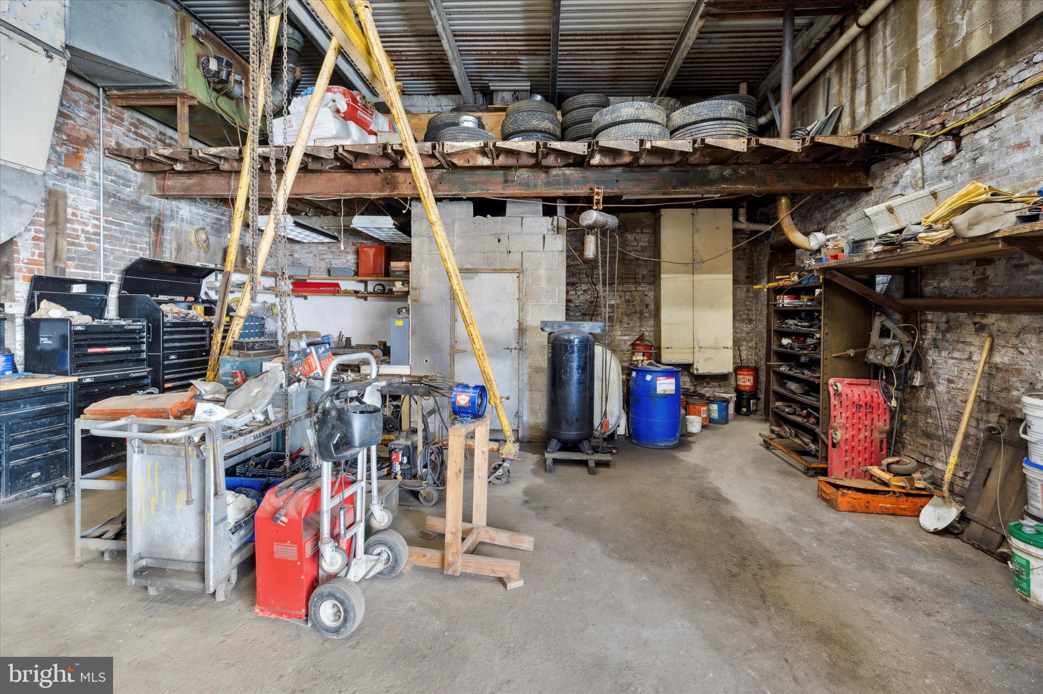 ELMWOOD PARK - Commercial Sale